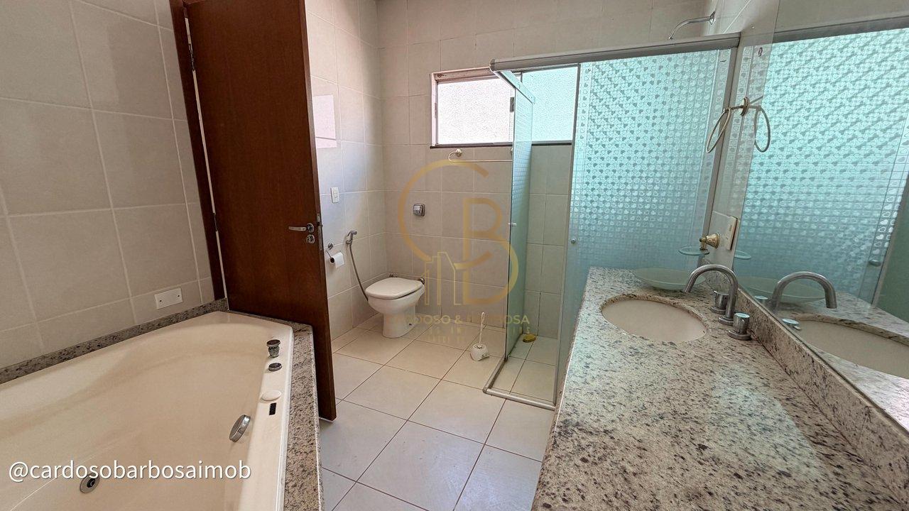 ALUGA-SE | Casa T&eacute;rrea Espa&ccedil;osa no Bairro Leblon &ndash; Ideal para Fam&iacute;lias Rua Felipe Calarge Campo Grande - 