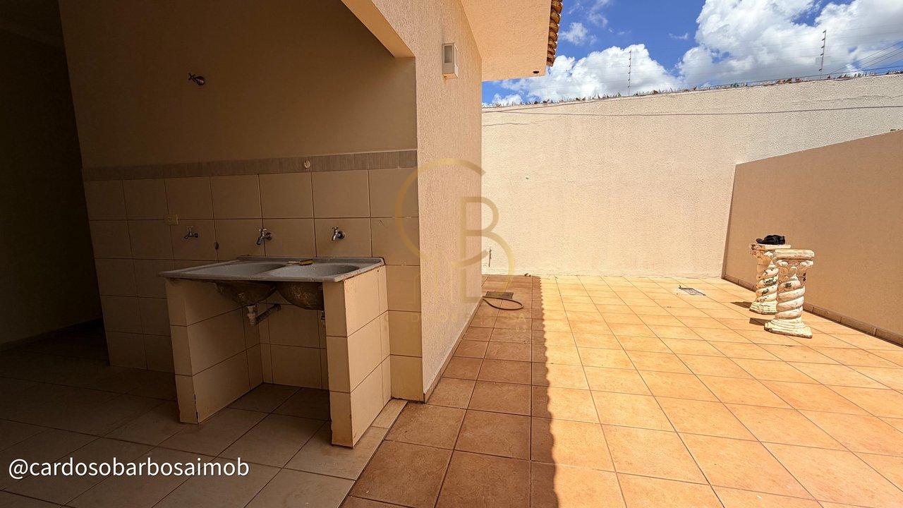 ALUGA-SE | Casa T&eacute;rrea Espa&ccedil;osa no Bairro Leblon &ndash; Ideal para Fam&iacute;lias Rua Felipe Calarge Campo Grande - 