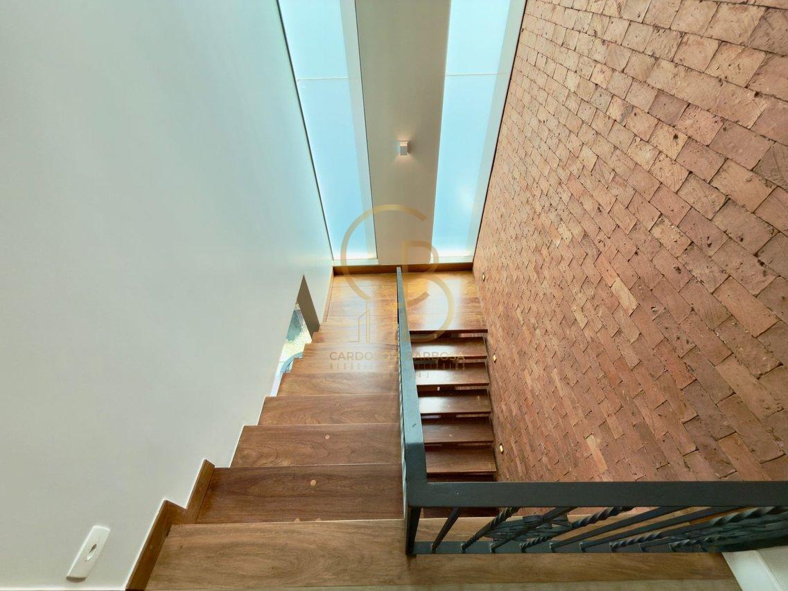 SOBRADO DE ESQUINA NO DAMHA III &ndash; PORTEIRA FECHADA COM VISTA PRIVILEGIADA PARA O LAGO!  Campo Grande - 