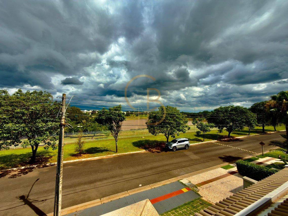 SOBRADO DE ESQUINA NO DAMHA III &ndash; PORTEIRA FECHADA COM VISTA PRIVILEGIADA PARA O LAGO!  Campo Grande - 