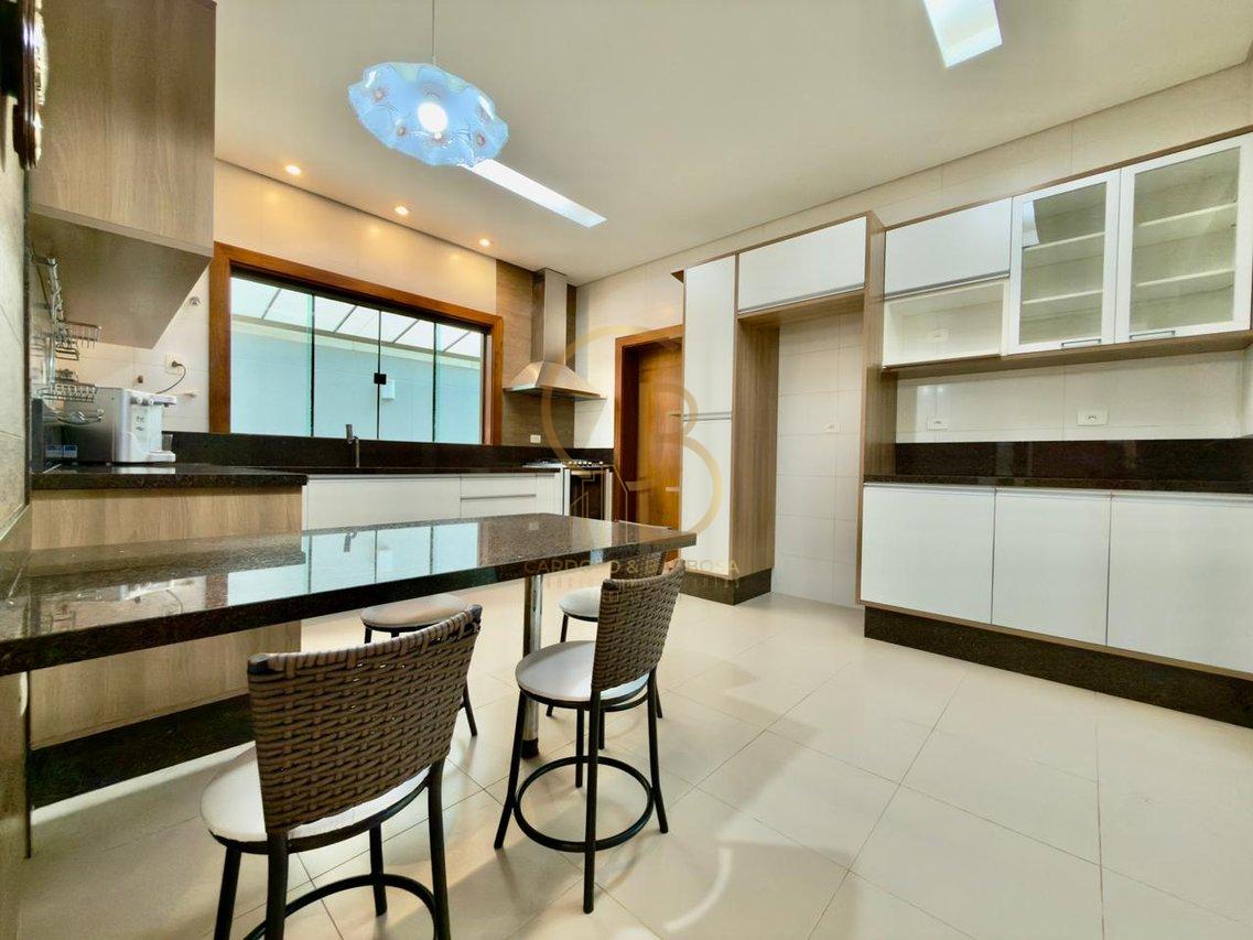 SOBRADO DE ESQUINA NO DAMHA III &ndash; PORTEIRA FECHADA COM VISTA PRIVILEGIADA PARA O LAGO!  Campo Grande - 