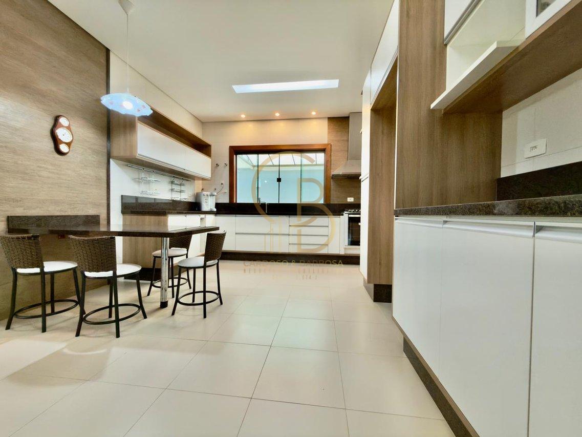 SOBRADO DE ESQUINA NO DAMHA III &ndash; PORTEIRA FECHADA COM VISTA PRIVILEGIADA PARA O LAGO!  Campo Grande - 