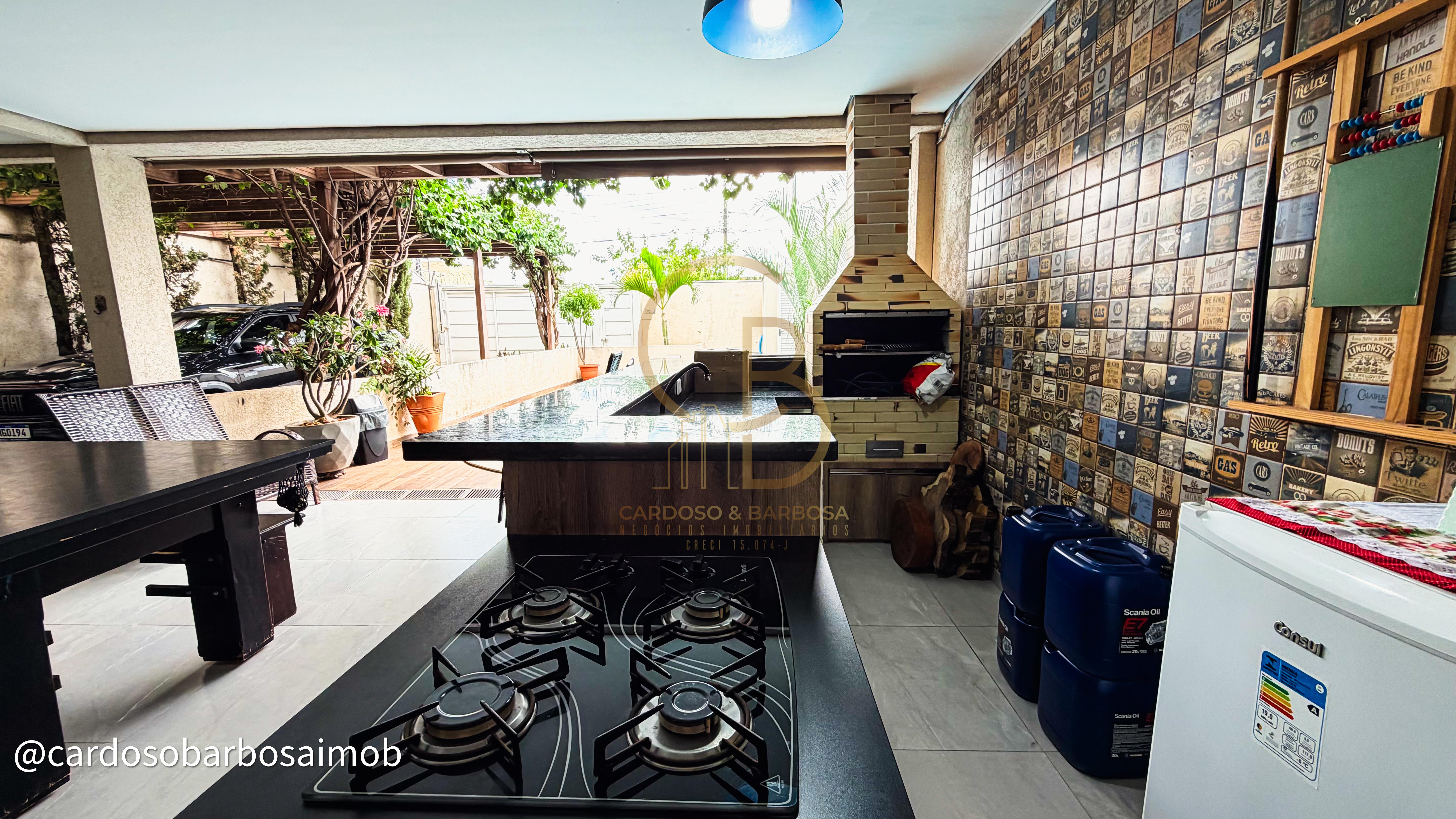 Excelente sobrado com 4 quartos, piscina e varanda gourmet &agrave; venda  Campo Grande - 