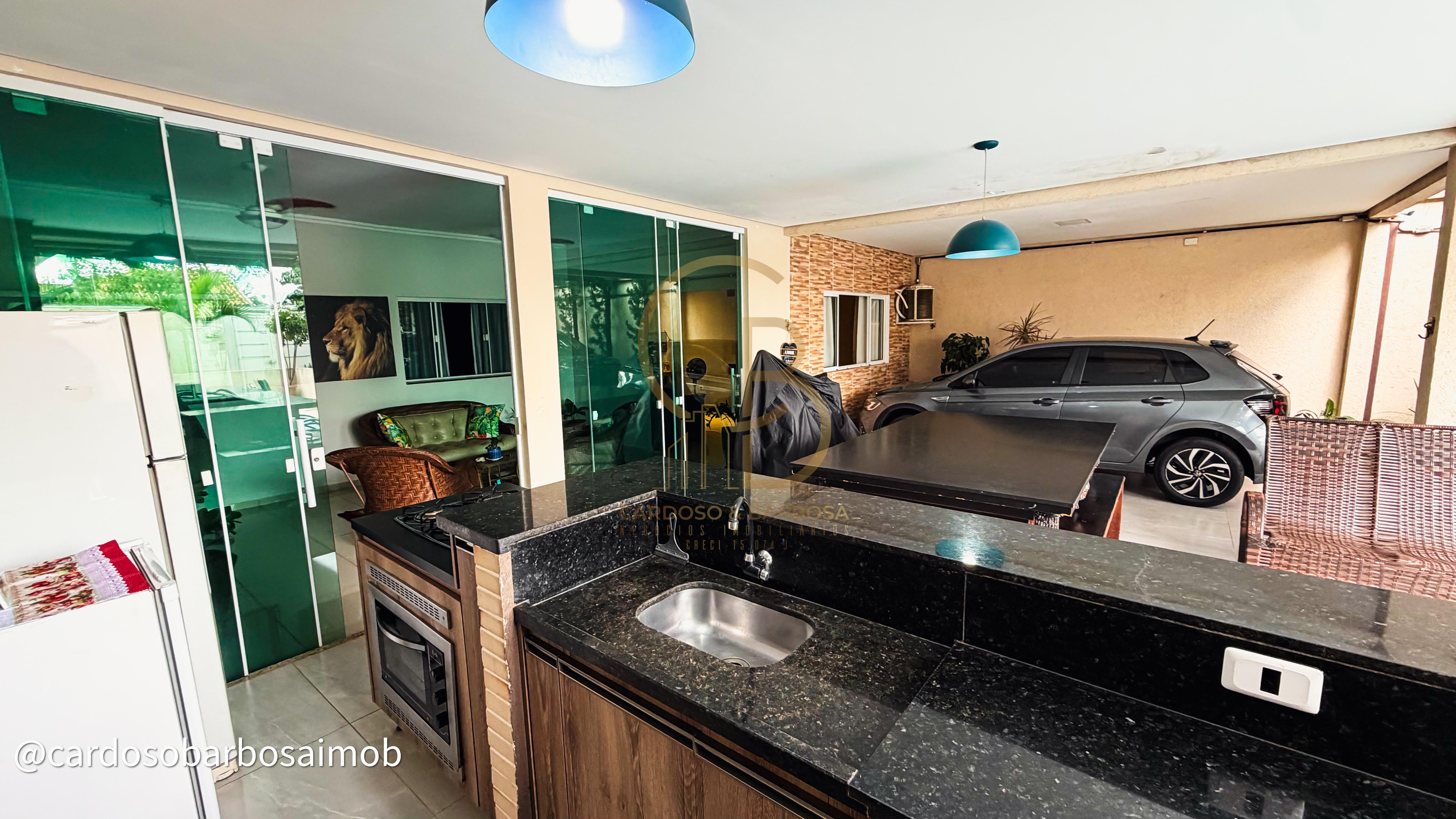 Excelente sobrado com 4 quartos, piscina e varanda gourmet &agrave; venda  Campo Grande - 