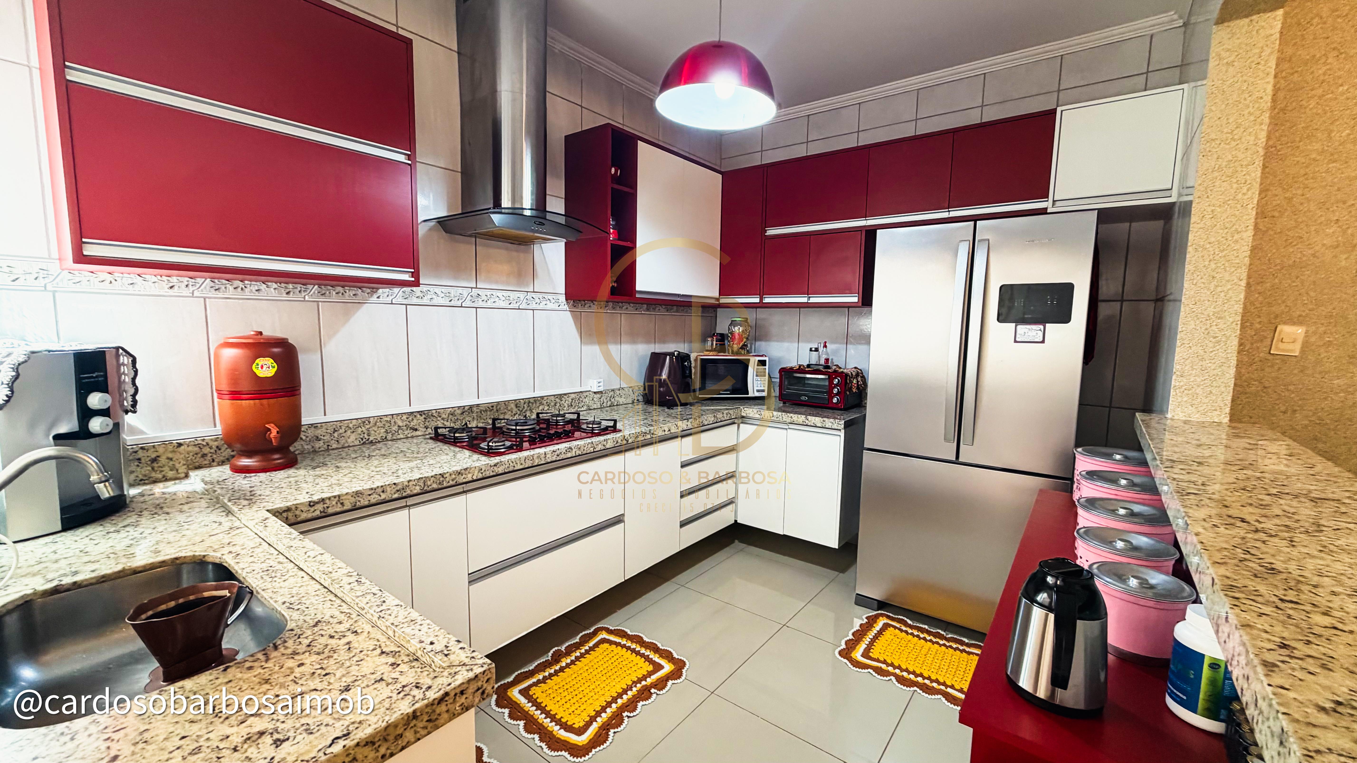 Excelente sobrado com 4 quartos, piscina e varanda gourmet &agrave; venda  Campo Grande - 