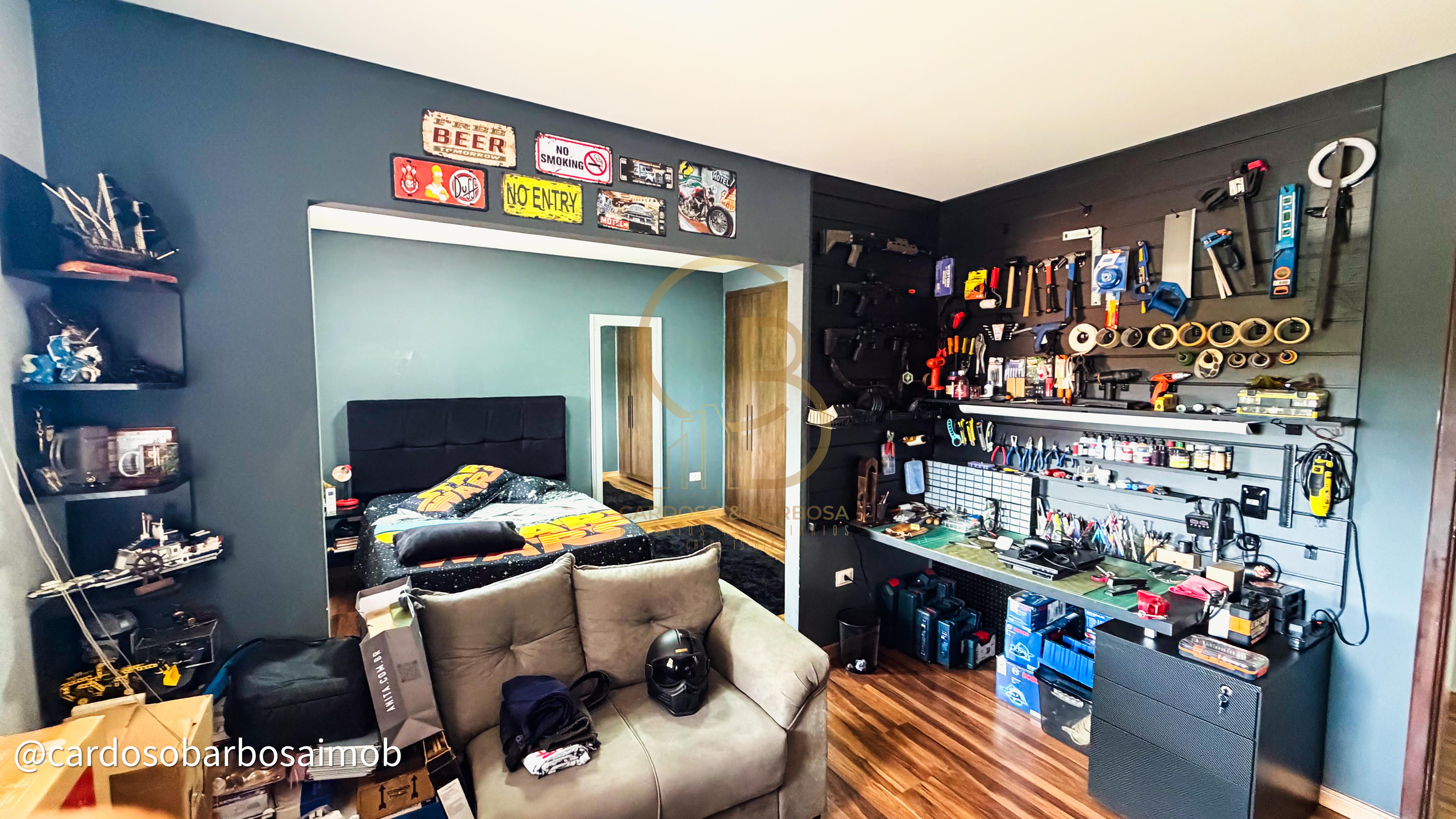 Excelente sobrado com 4 quartos, piscina e varanda gourmet &agrave; venda  Campo Grande - 