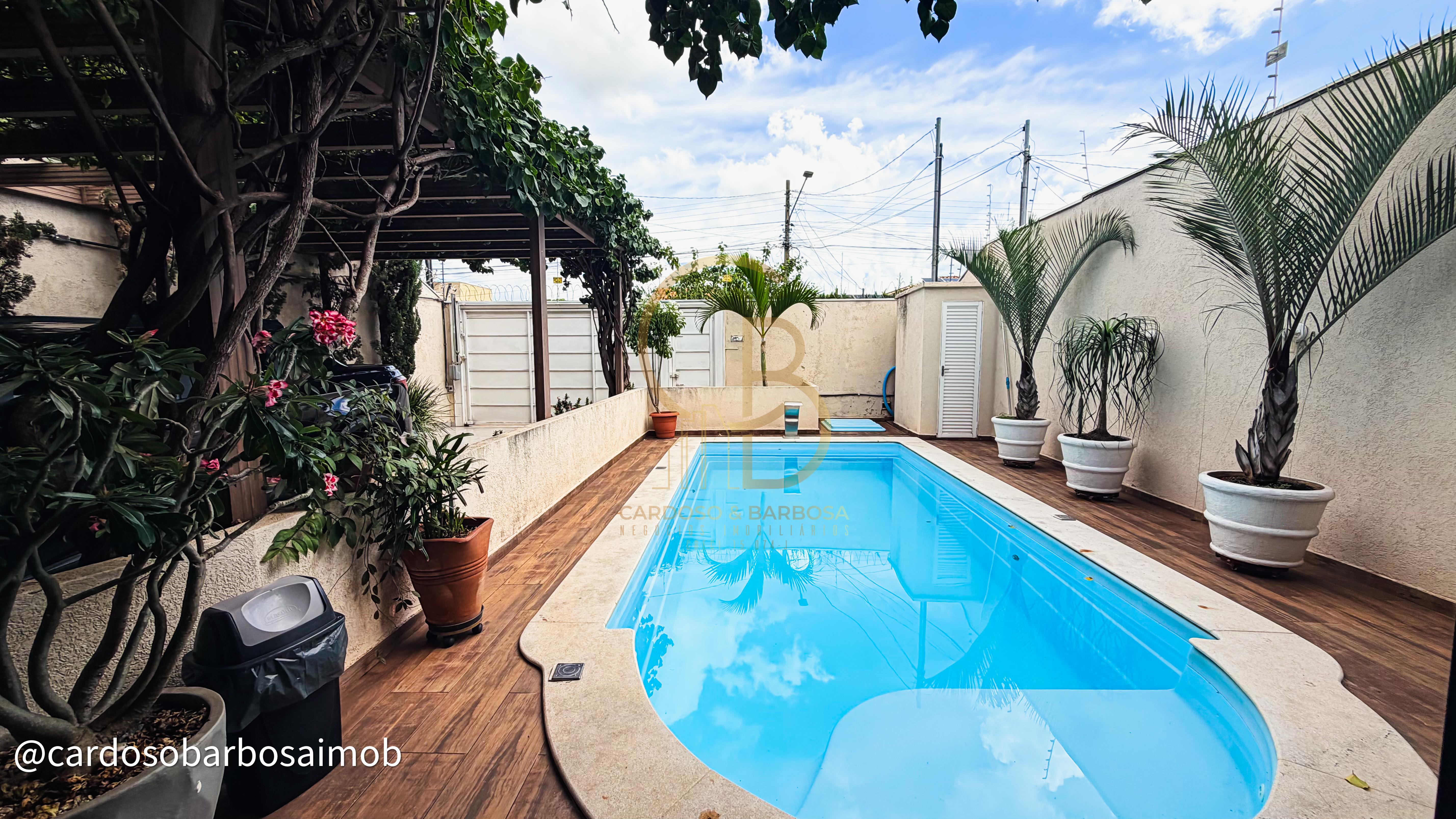 Excelente sobrado com 4 quartos, piscina e varanda gourmet &agrave; venda  Campo Grande - 