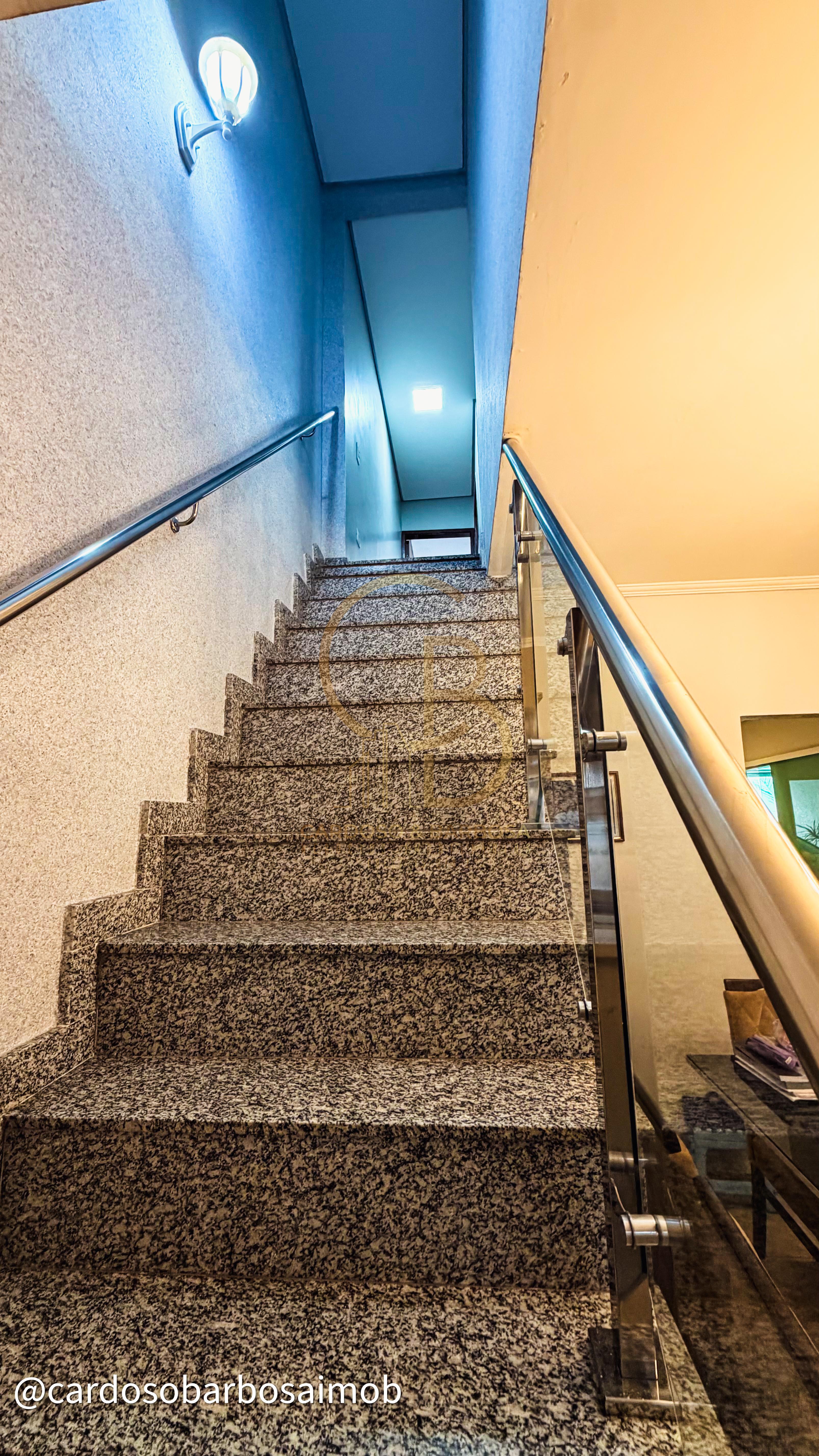 Excelente sobrado com 4 quartos, piscina e varanda gourmet &agrave; venda  Campo Grande - 