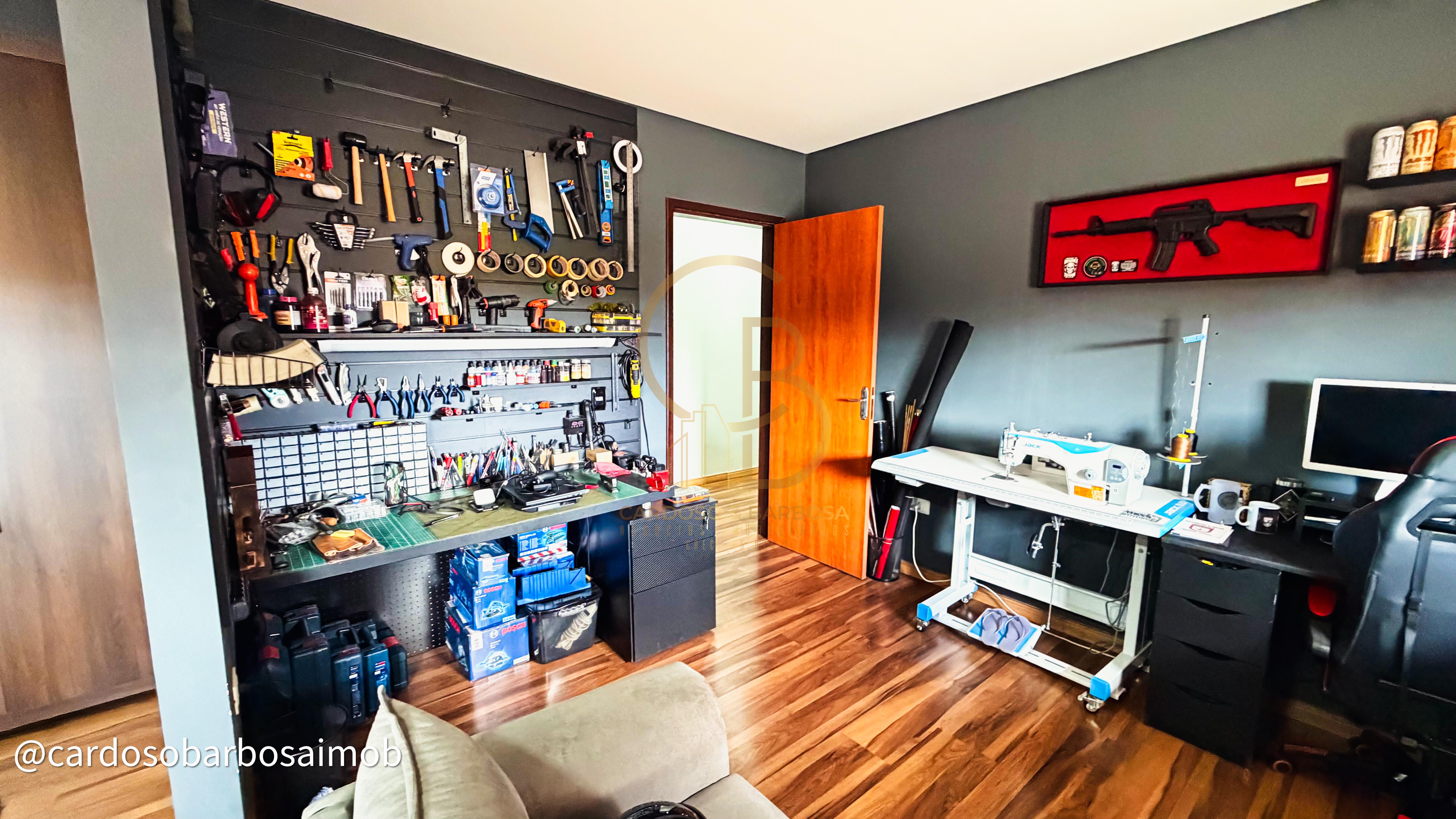 Excelente sobrado com 4 quartos, piscina e varanda gourmet &agrave; venda  Campo Grande - 