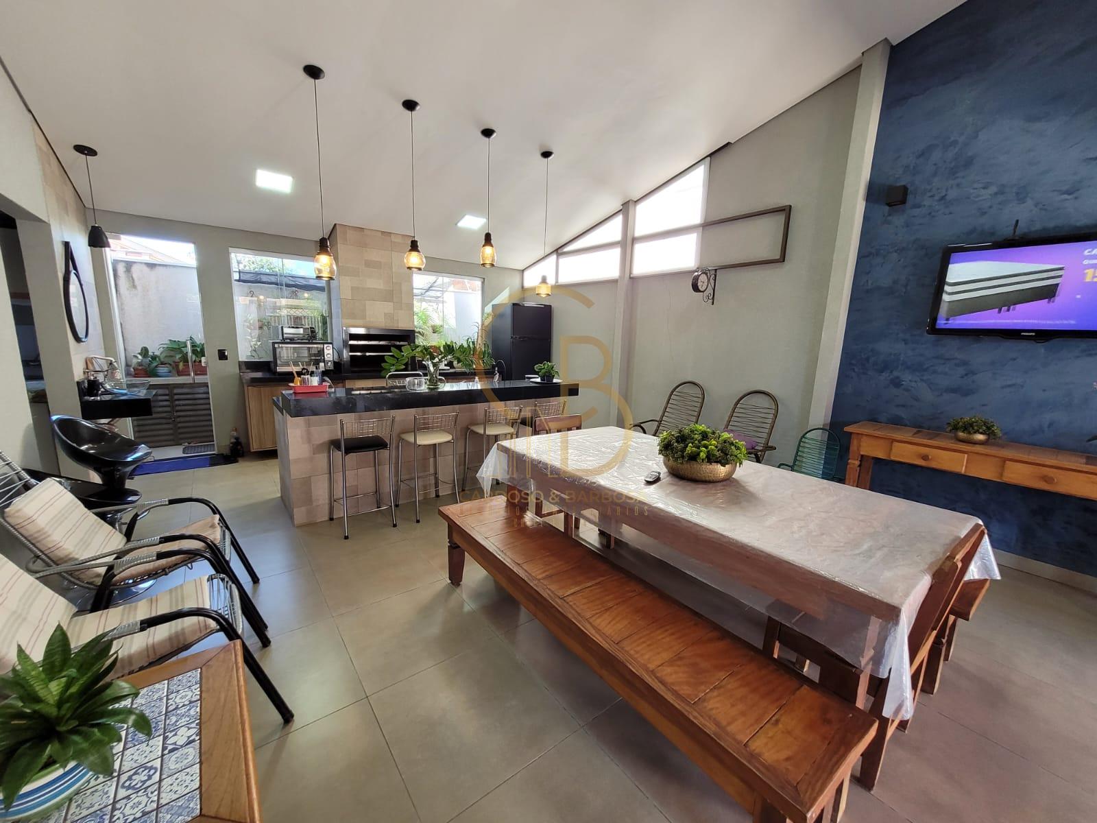 OPORTUNIDADE IMPERD&Iacute;VEL: CASA COMPLETA COM 3 SU&Iacute;TES + ESPA&Ccedil;O GOURMET E ESCRIT&Oacute;RIO  Campo Grande - 