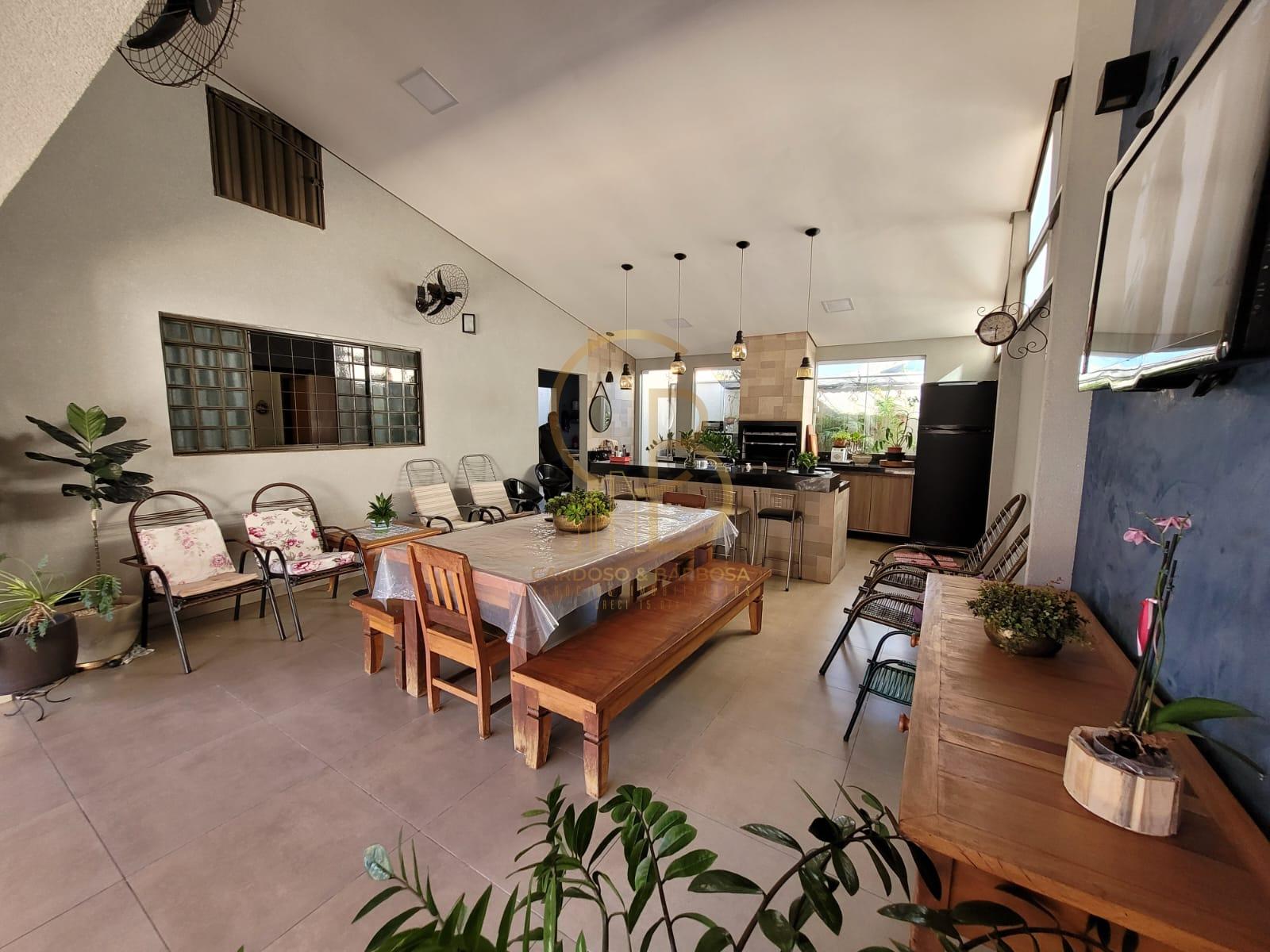 OPORTUNIDADE IMPERD&Iacute;VEL: CASA COMPLETA COM 3 SU&Iacute;TES + ESPA&Ccedil;O GOURMET E ESCRIT&Oacute;RIO  Campo Grande - 