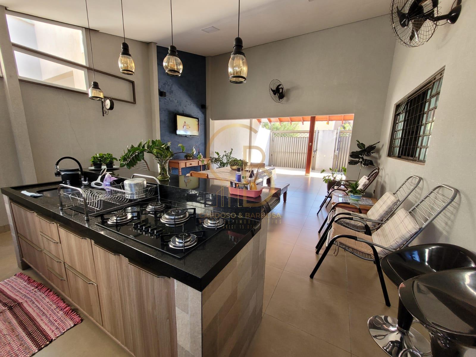 OPORTUNIDADE IMPERD&Iacute;VEL: CASA COMPLETA COM 3 SU&Iacute;TES + ESPA&Ccedil;O GOURMET E ESCRIT&Oacute;RIO  Campo Grande - 