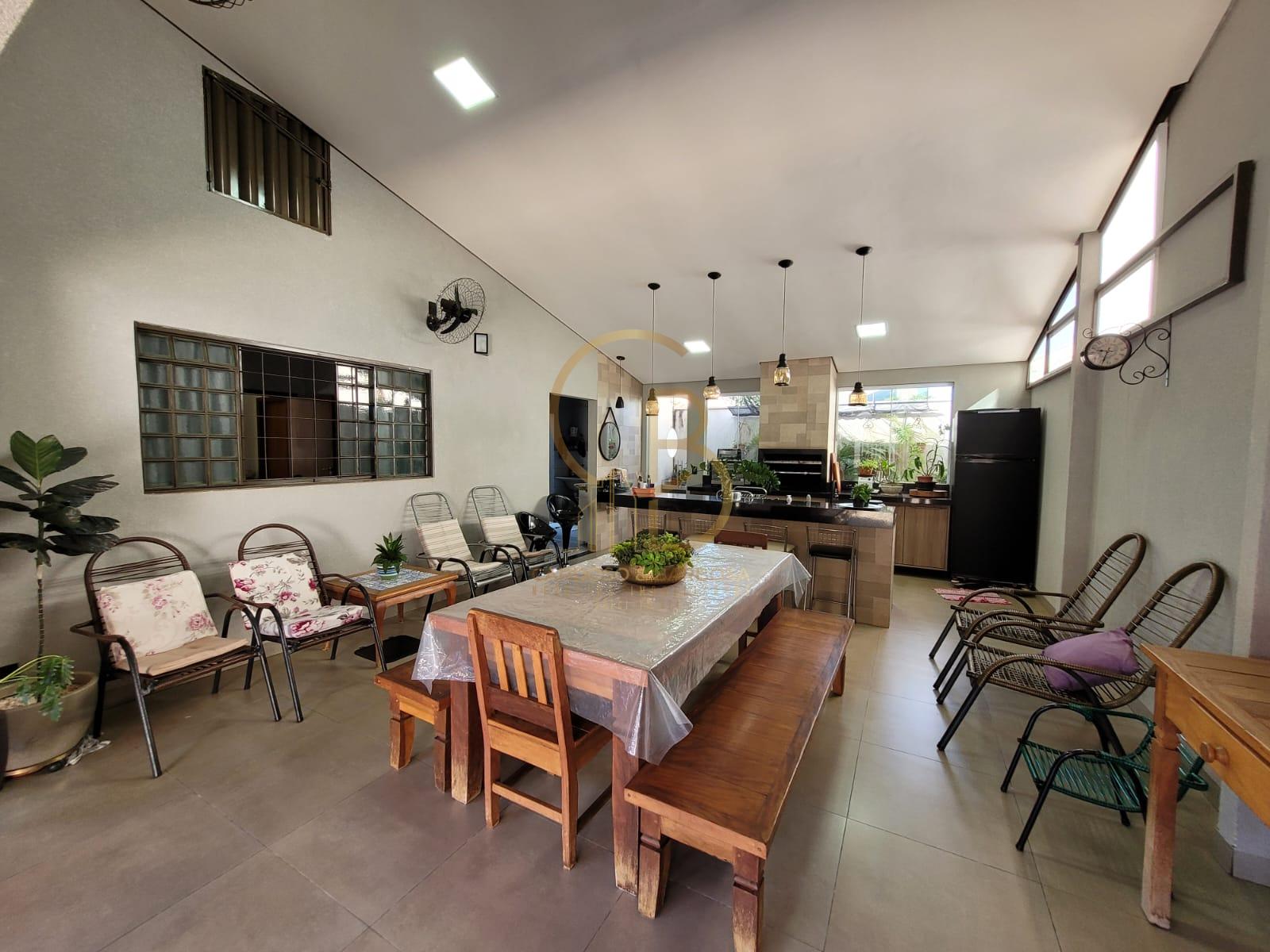 OPORTUNIDADE IMPERD&Iacute;VEL: CASA COMPLETA COM 3 SU&Iacute;TES + ESPA&Ccedil;O GOURMET E ESCRIT&Oacute;RIO  Campo Grande - 