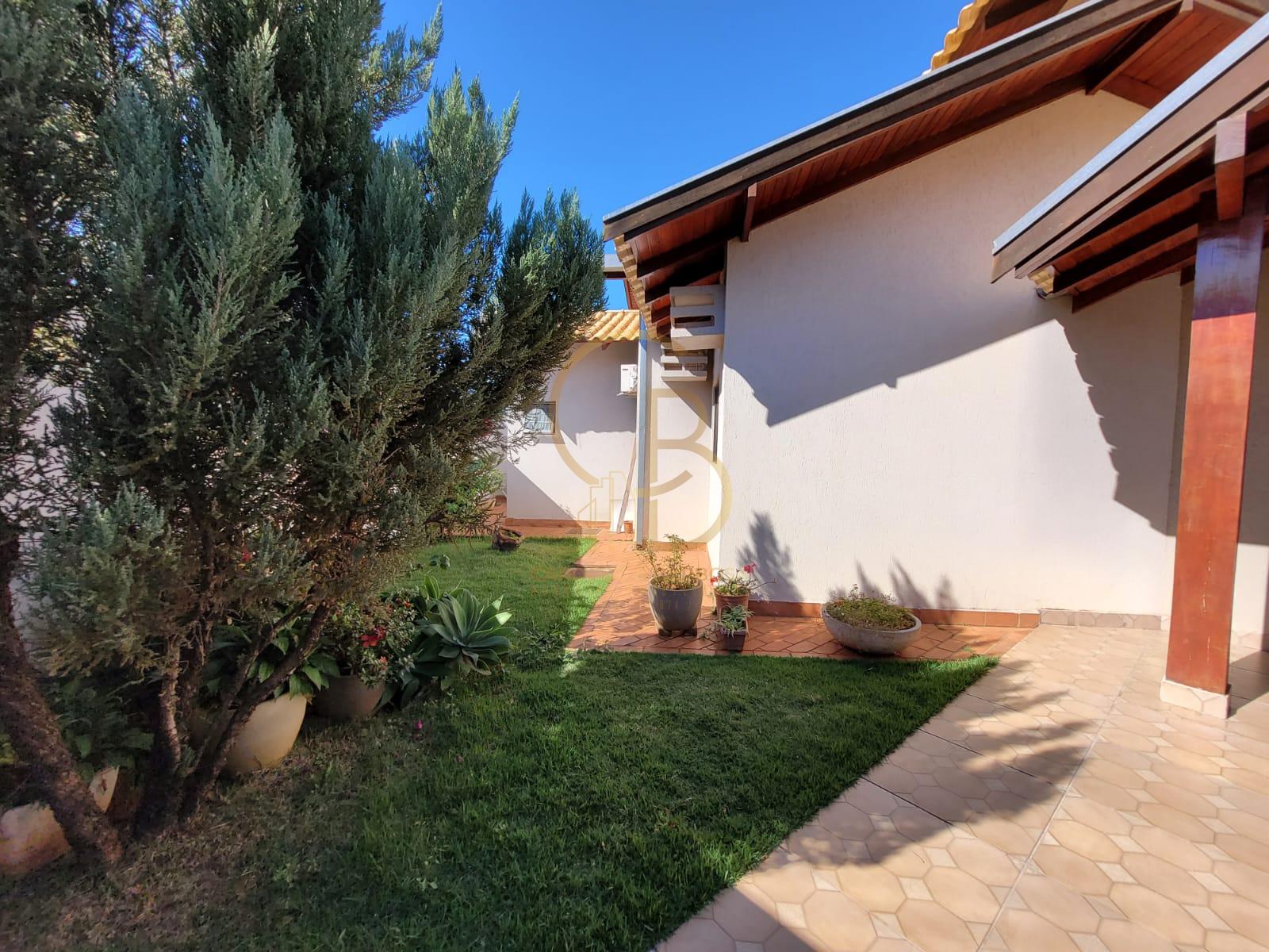 OPORTUNIDADE IMPERD&Iacute;VEL: CASA COMPLETA COM 3 SU&Iacute;TES + ESPA&Ccedil;O GOURMET E ESCRIT&Oacute;RIO  Campo Grande - 