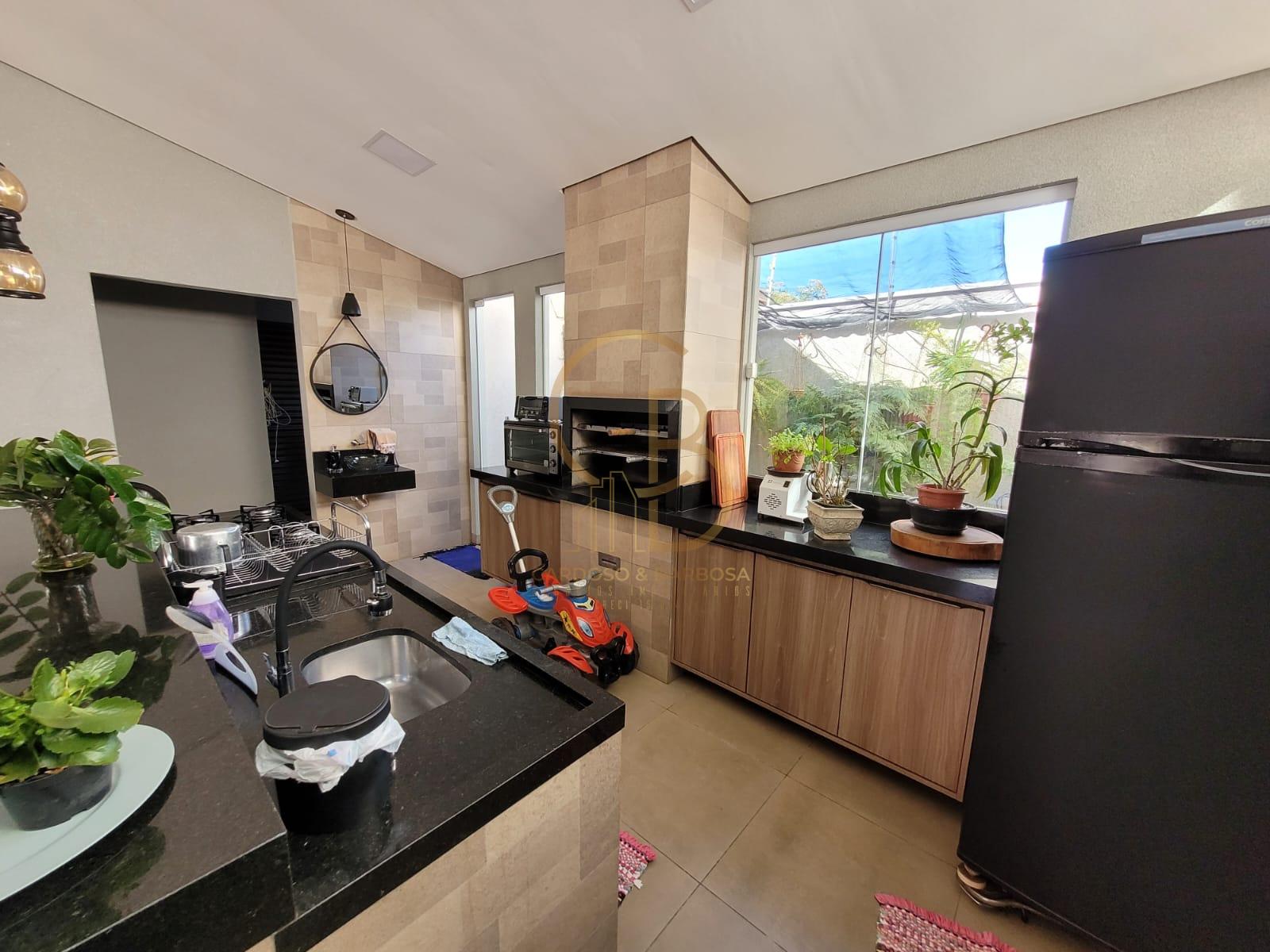 OPORTUNIDADE IMPERD&Iacute;VEL: CASA COMPLETA COM 3 SU&Iacute;TES + ESPA&Ccedil;O GOURMET E ESCRIT&Oacute;RIO  Campo Grande - 