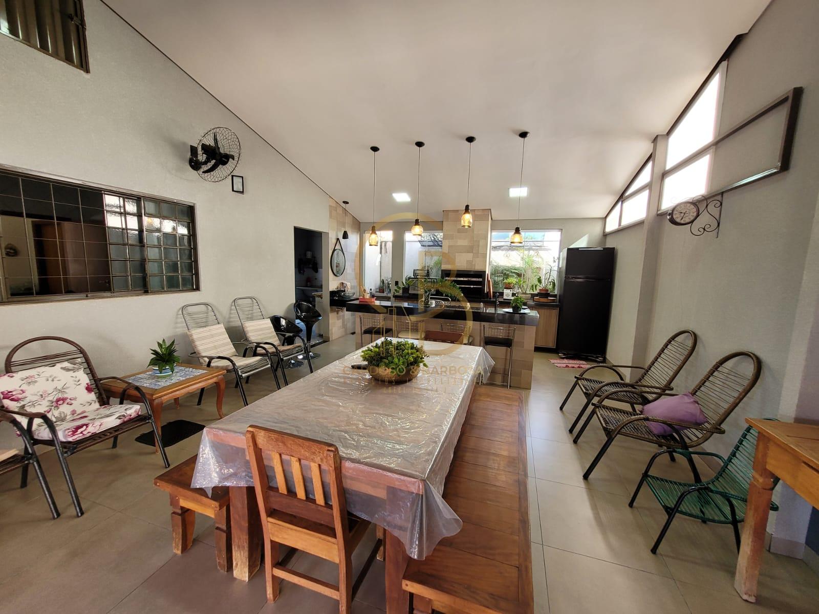 OPORTUNIDADE IMPERD&Iacute;VEL: CASA COMPLETA COM 3 SU&Iacute;TES + ESPA&Ccedil;O GOURMET E ESCRIT&Oacute;RIO  Campo Grande - 