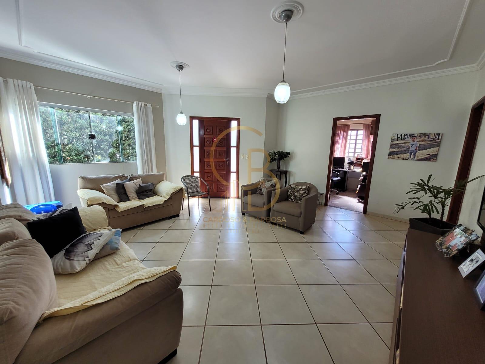 OPORTUNIDADE IMPERD&Iacute;VEL: CASA COMPLETA COM 3 SU&Iacute;TES + ESPA&Ccedil;O GOURMET E ESCRIT&Oacute;RIO  Campo Grande - 