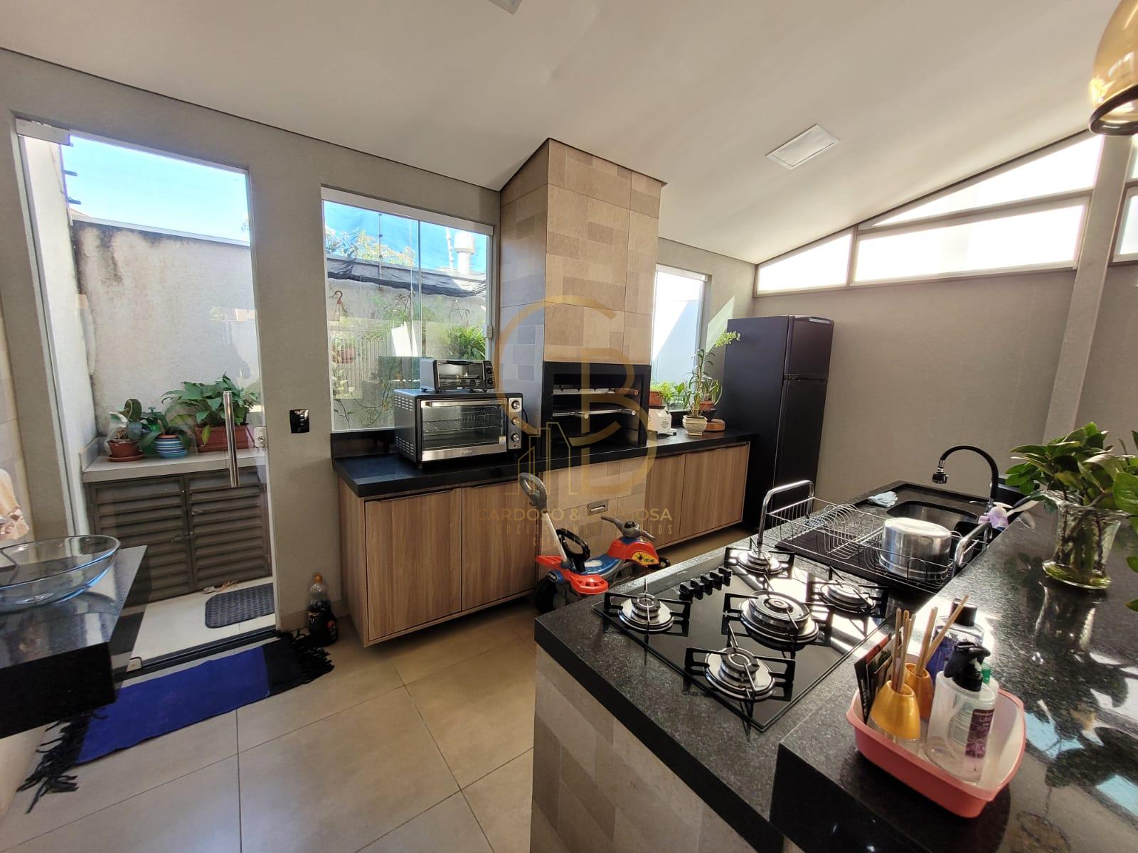 OPORTUNIDADE IMPERD&Iacute;VEL: CASA COMPLETA COM 3 SU&Iacute;TES + ESPA&Ccedil;O GOURMET E ESCRIT&Oacute;RIO  Campo Grande - 