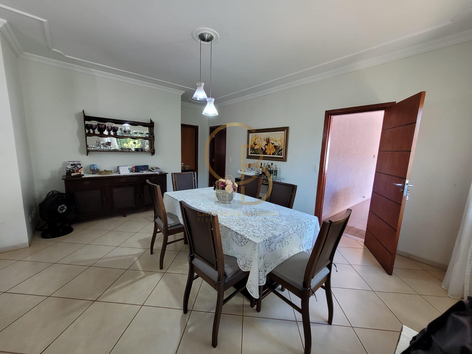 OPORTUNIDADE IMPERD&Iacute;VEL: CASA COMPLETA COM 3 SU&Iacute;TES + ESPA&Ccedil;O GOURMET E ESCRIT&Oacute;RIO  Campo Grande - 