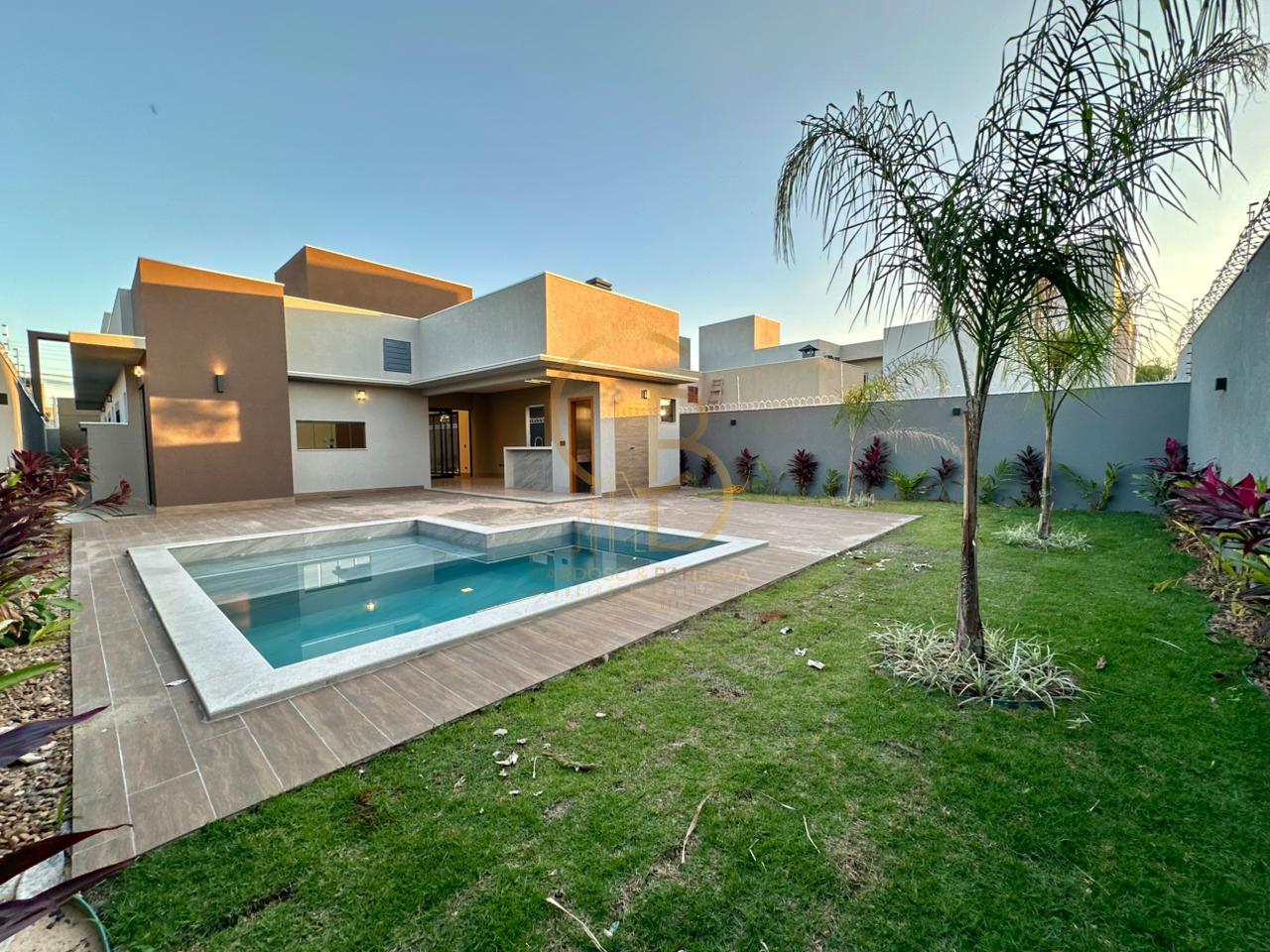 CASA DE ALTO PADR&Atilde;O NO CARAND&Aacute; BOSQUE | 3 SU&Iacute;TES, ESCRIT&Oacute;RIO E PISCINA AQUECIDA  Campo Grande - 