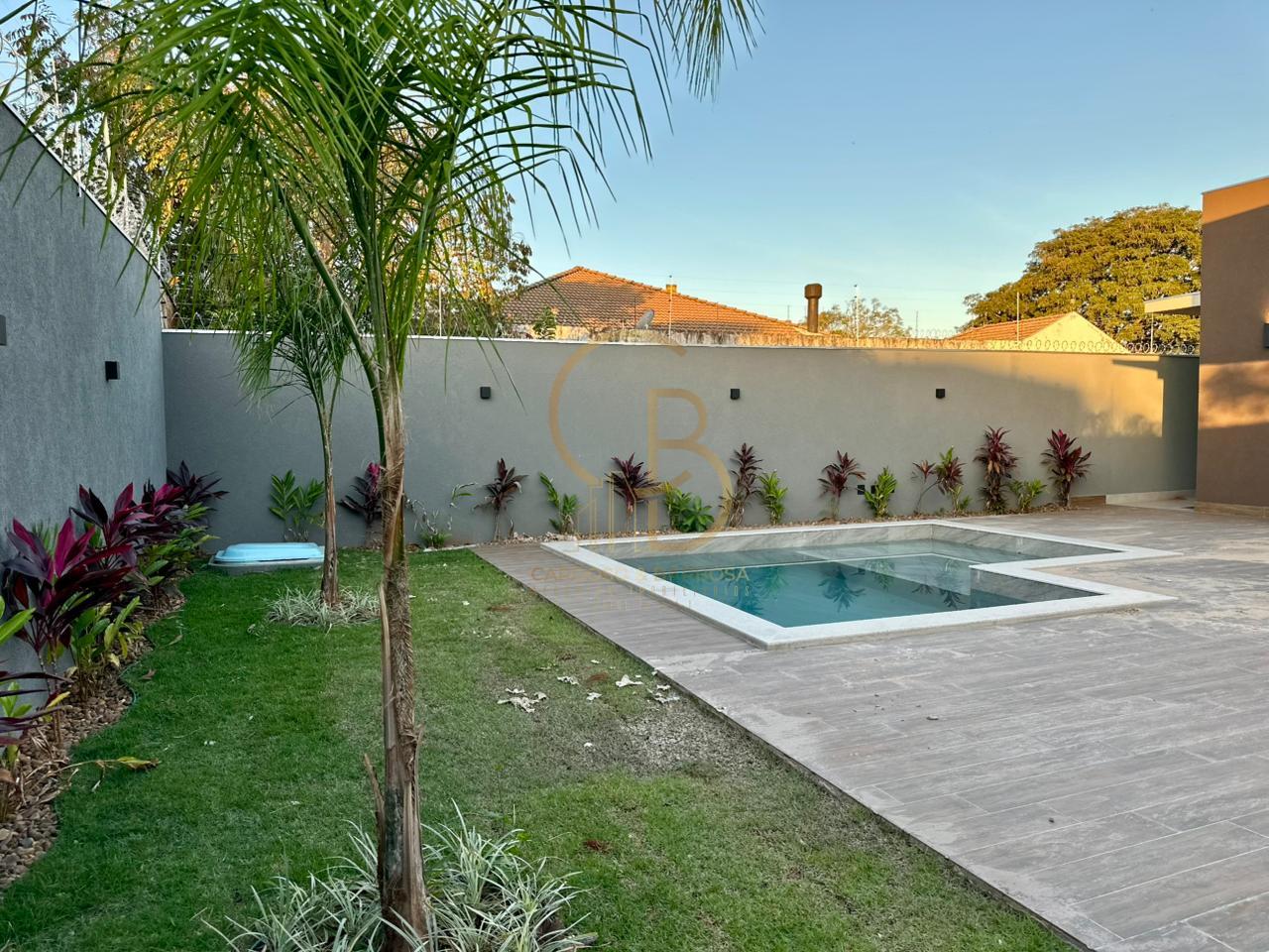 CASA DE ALTO PADR&Atilde;O NO CARAND&Aacute; BOSQUE | 3 SU&Iacute;TES, ESCRIT&Oacute;RIO E PISCINA AQUECIDA  Campo Grande - 