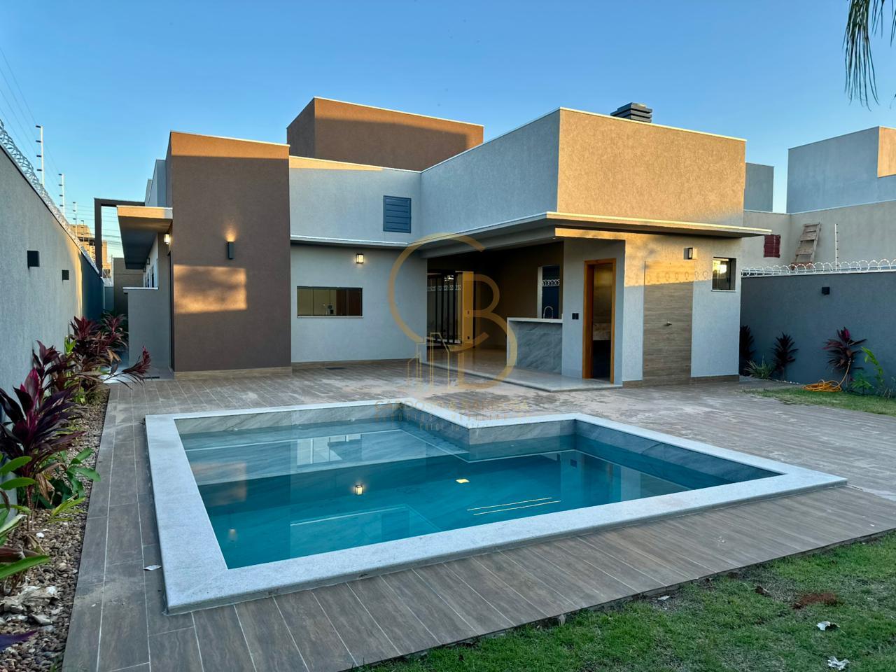 CASA DE ALTO PADR&Atilde;O NO CARAND&Aacute; BOSQUE | 3 SU&Iacute;TES, ESCRIT&Oacute;RIO E PISCINA AQUECIDA  Campo Grande - 