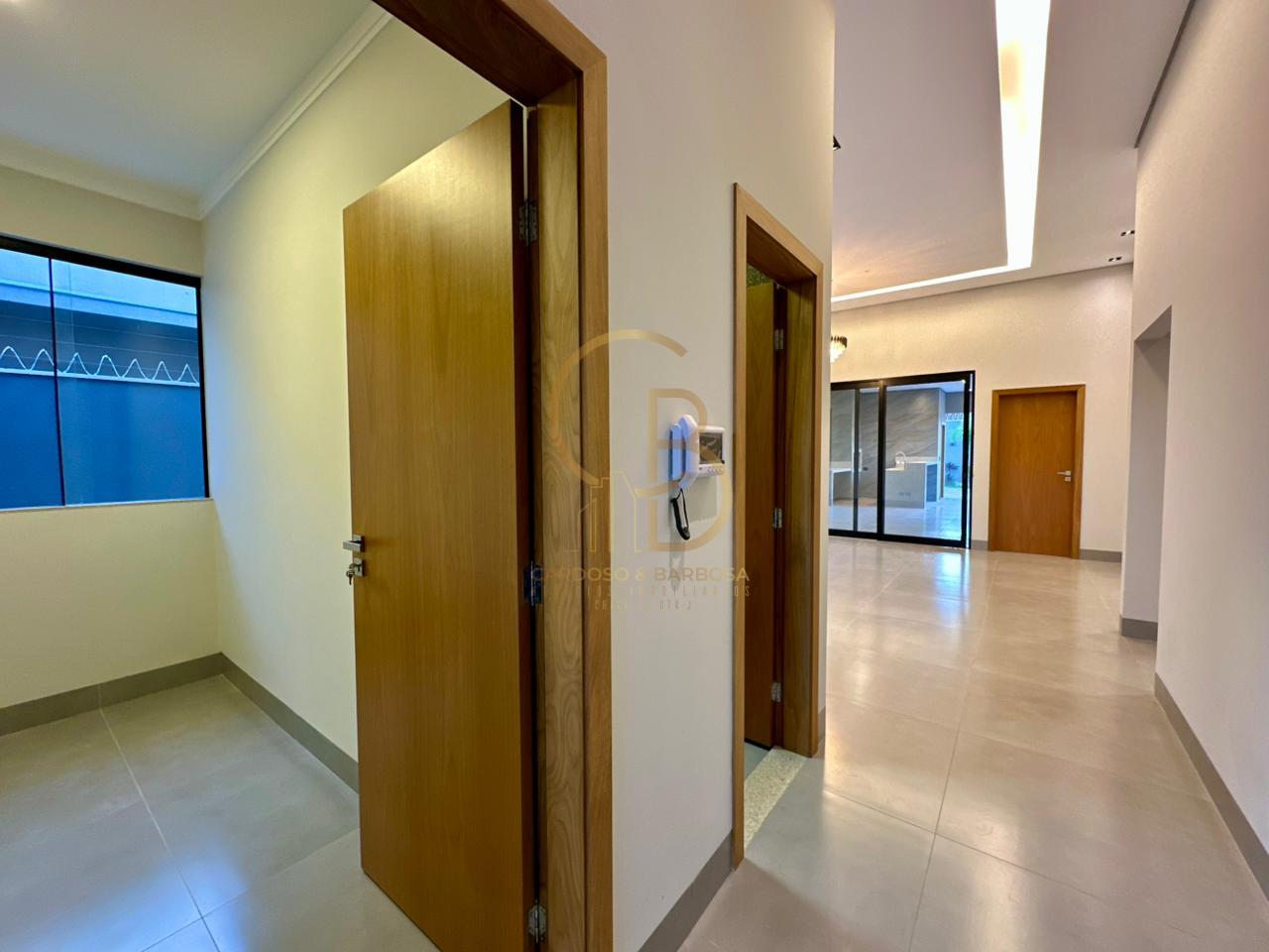 CASA DE ALTO PADR&Atilde;O NO CARAND&Aacute; BOSQUE | 3 SU&Iacute;TES, ESCRIT&Oacute;RIO E PISCINA AQUECIDA  Campo Grande - 