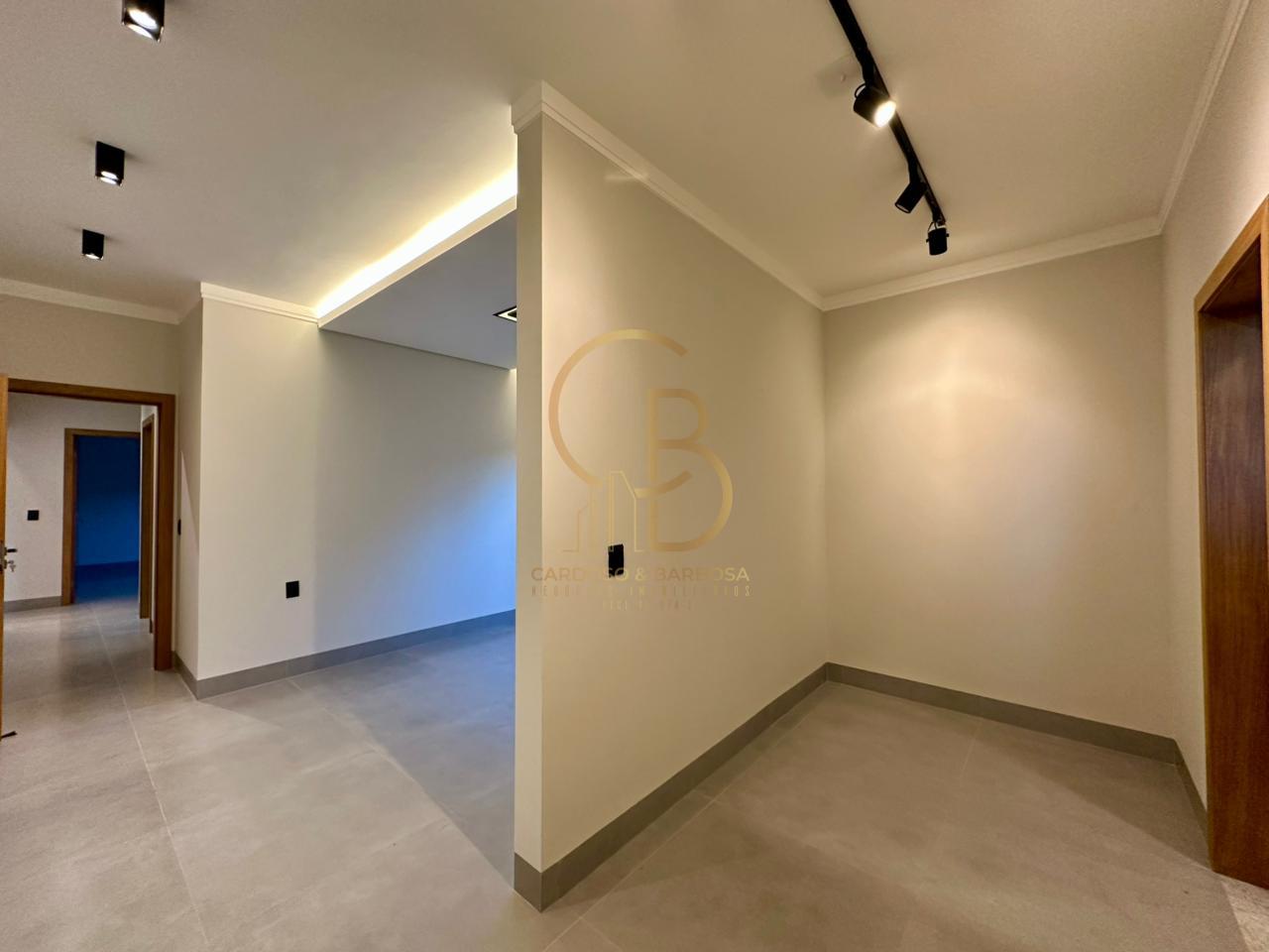 CASA DE ALTO PADR&Atilde;O NO CARAND&Aacute; BOSQUE | 3 SU&Iacute;TES, ESCRIT&Oacute;RIO E PISCINA AQUECIDA  Campo Grande - 