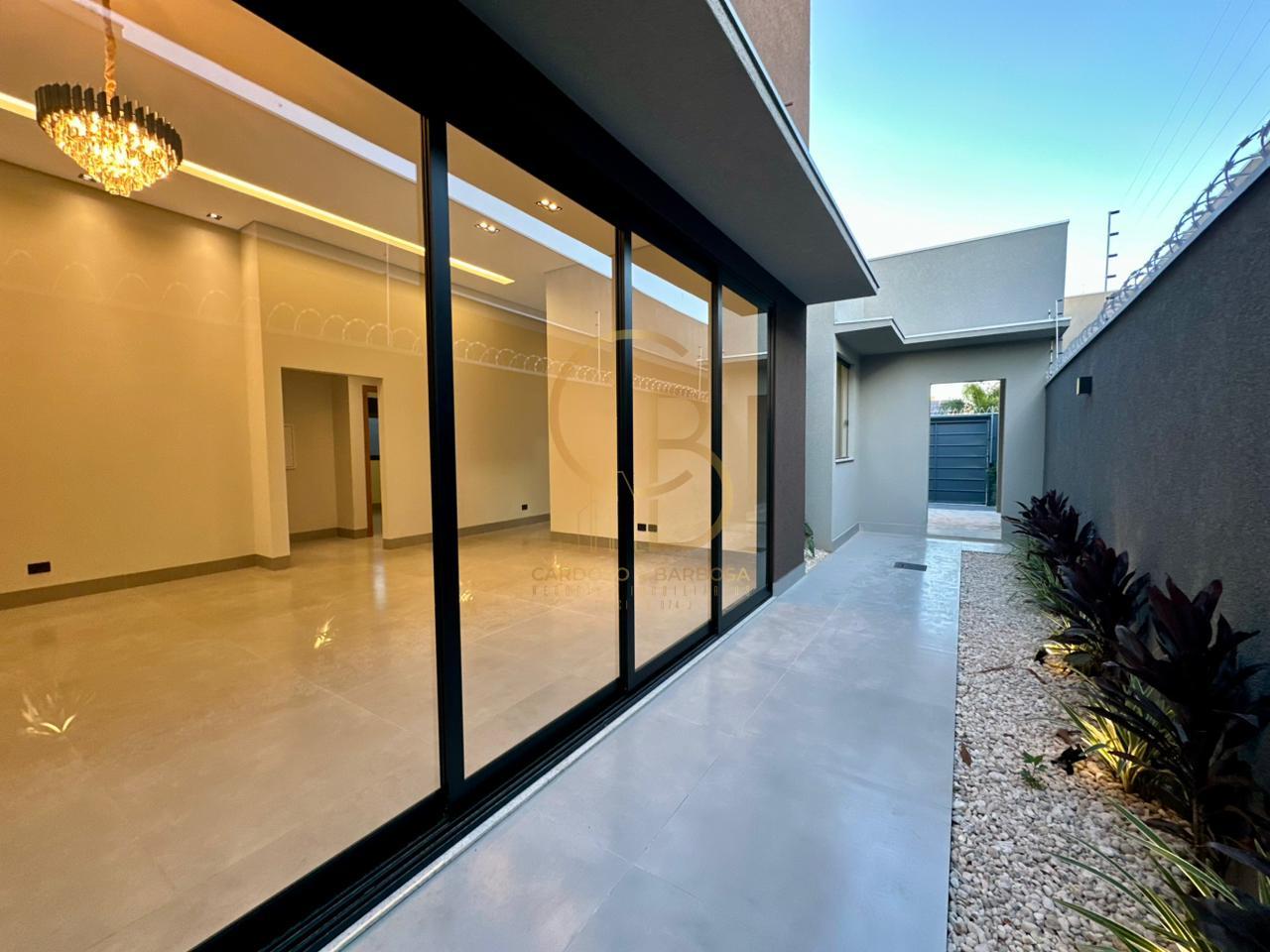 CASA DE ALTO PADR&Atilde;O NO CARAND&Aacute; BOSQUE | 3 SU&Iacute;TES, ESCRIT&Oacute;RIO E PISCINA AQUECIDA  Campo Grande - 