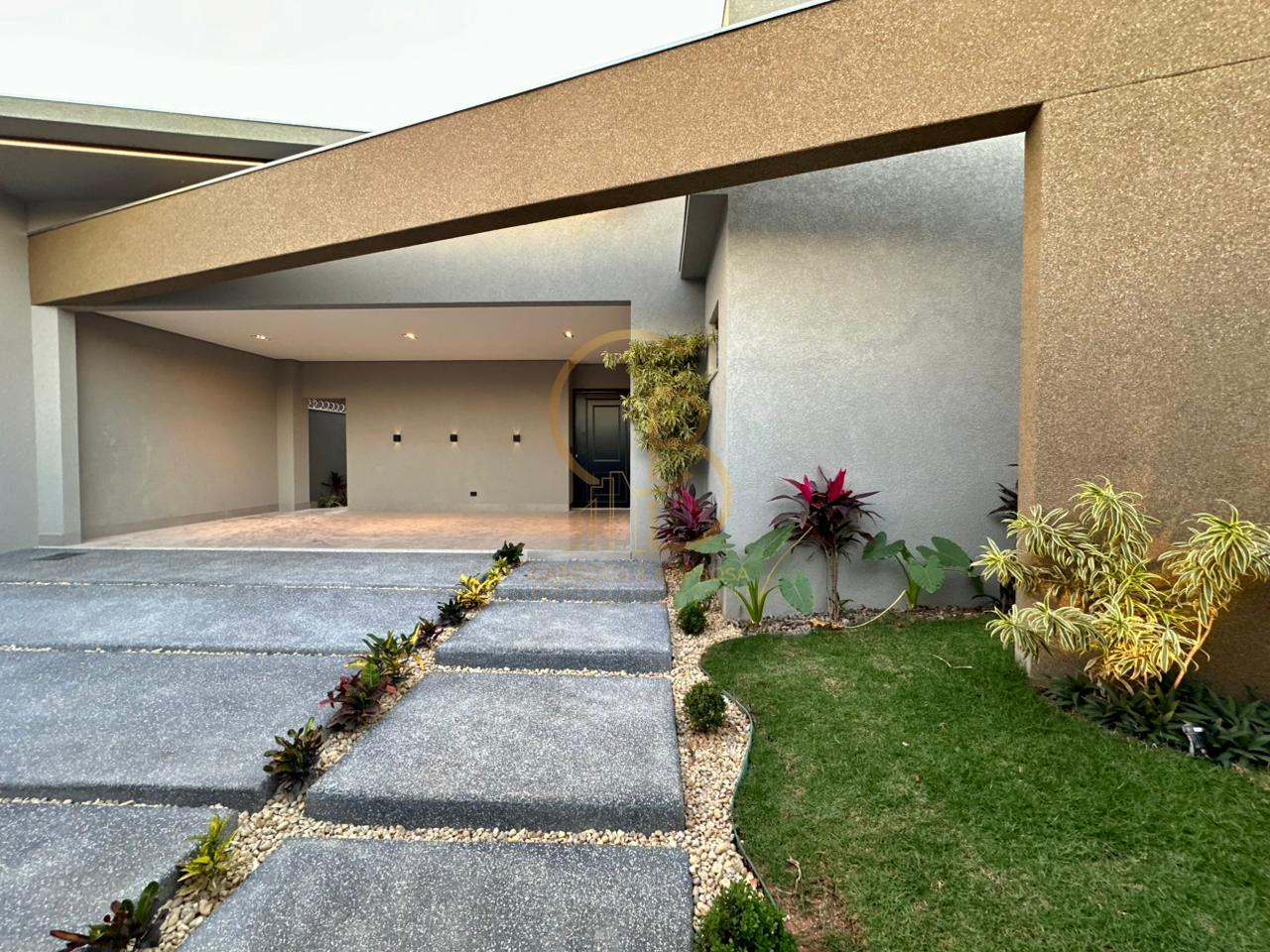CASA DE ALTO PADR&Atilde;O NO CARAND&Aacute; BOSQUE | 3 SU&Iacute;TES, ESCRIT&Oacute;RIO E PISCINA AQUECIDA  Campo Grande - 