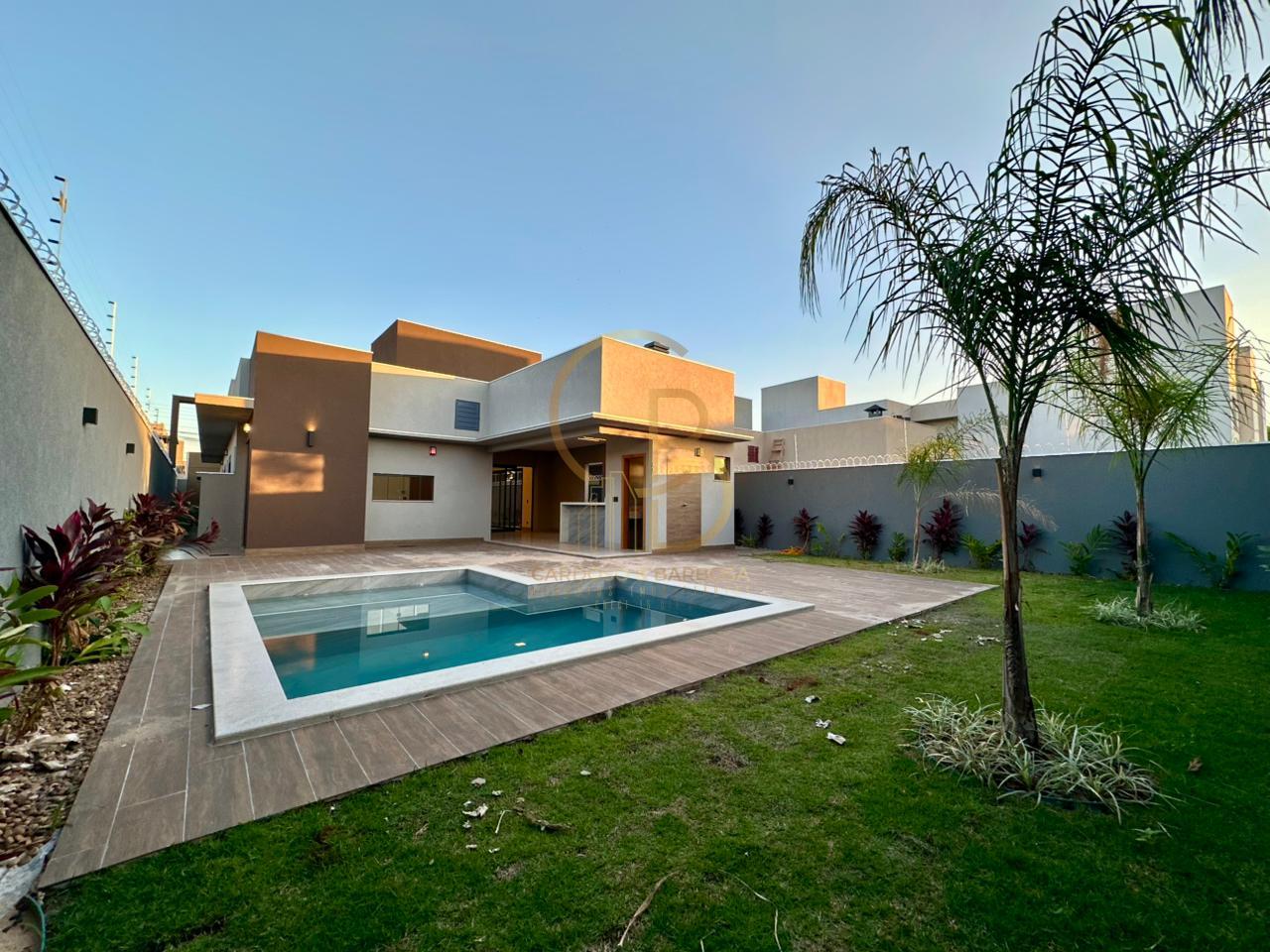 CASA DE ALTO PADR&Atilde;O NO CARAND&Aacute; BOSQUE | 3 SU&Iacute;TES, ESCRIT&Oacute;RIO E PISCINA AQUECIDA  Campo Grande - 