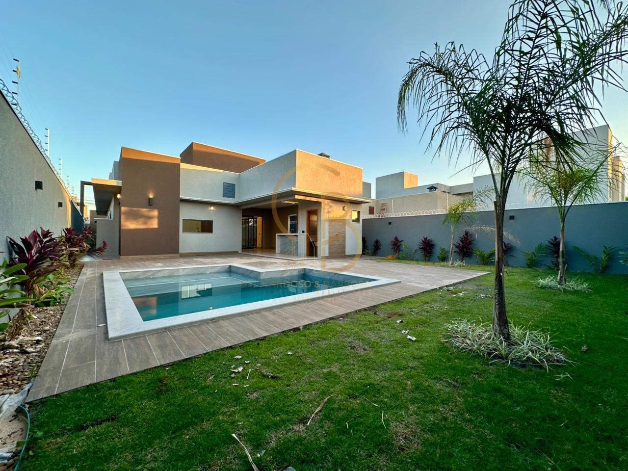 CASA DE ALTO PADR&Atilde;O NO CARAND&Aacute; BOSQUE | 3 SU&Iacute;TES, ESCRIT&Oacute;RIO E PISCINA AQUECIDA  Campo Grande - 