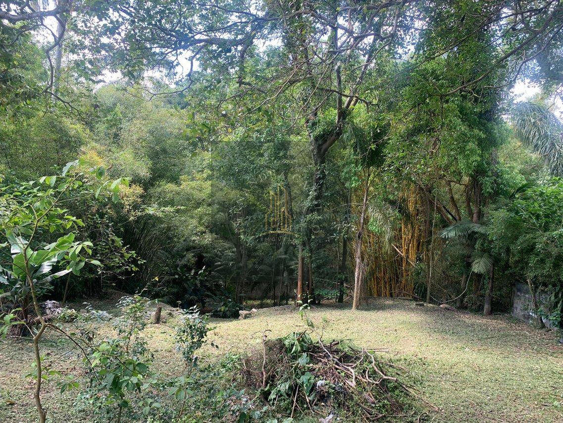 CHÁCARA 1.560M2 COM RESIDÊNCIA + GALPÃO 130M2 / EM ÁREA URBANA / DOC.100% Rua Waldir Carrião Soares Mogi das Cruzes - 