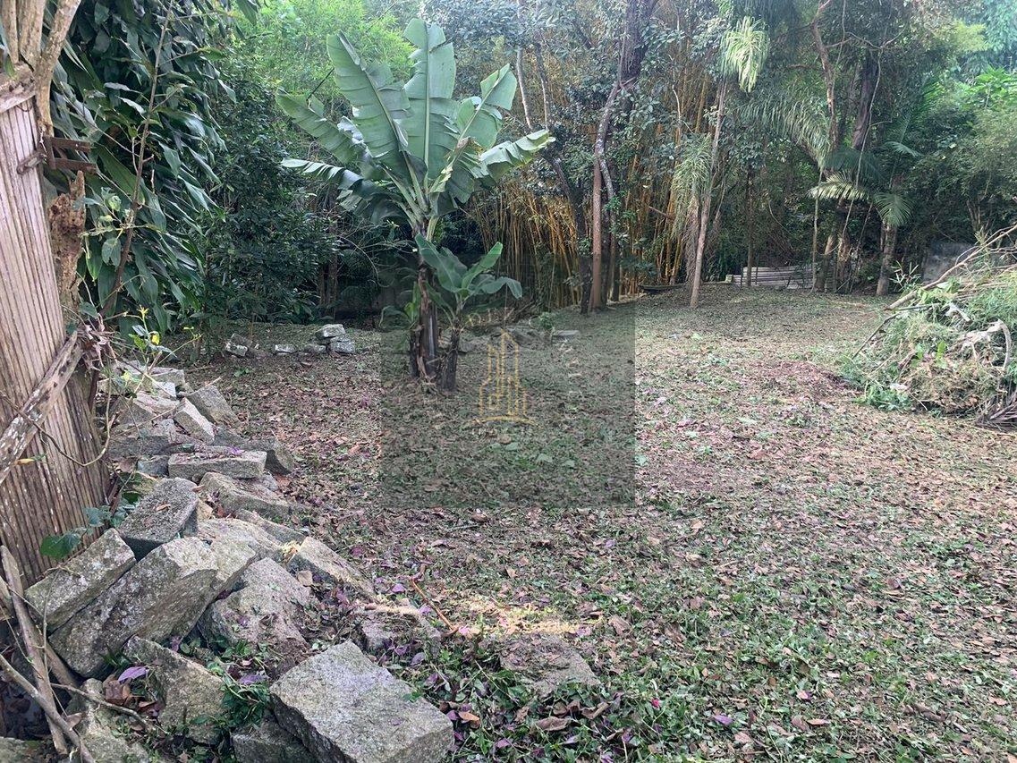 CHÁCARA 1.560M2 COM RESIDÊNCIA + GALPÃO 130M2 / EM ÁREA URBANA / DOC.100% Rua Waldir Carrião Soares Mogi das Cruzes - 