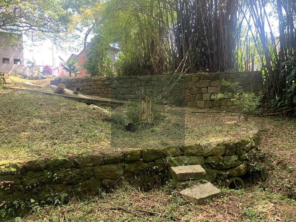 CHÁCARA 1.560M2 COM RESIDÊNCIA + GALPÃO 130M2 / EM ÁREA URBANA / DOC.100% Rua Waldir Carrião Soares Mogi das Cruzes - 