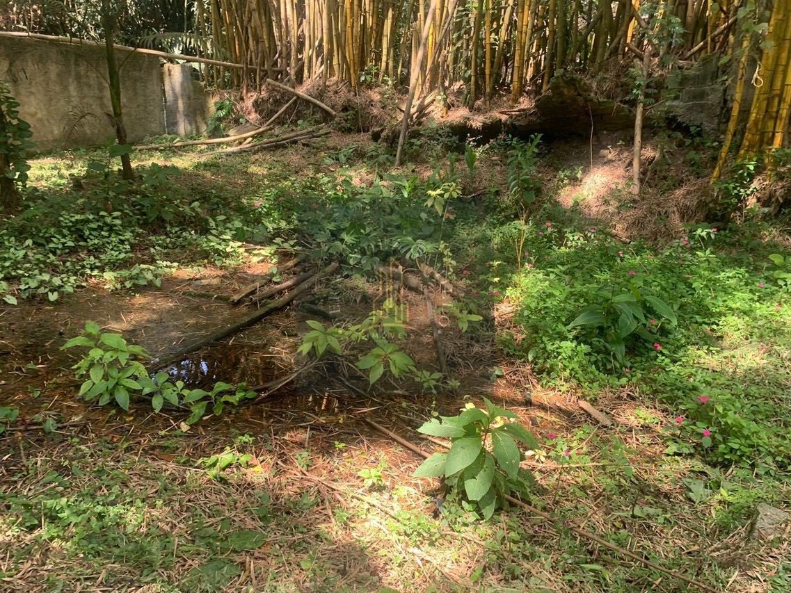 CHÁCARA 1.560M2 COM RESIDÊNCIA + GALPÃO 130M2 / EM ÁREA URBANA / DOC.100% Rua Waldir Carrião Soares Mogi das Cruzes - 