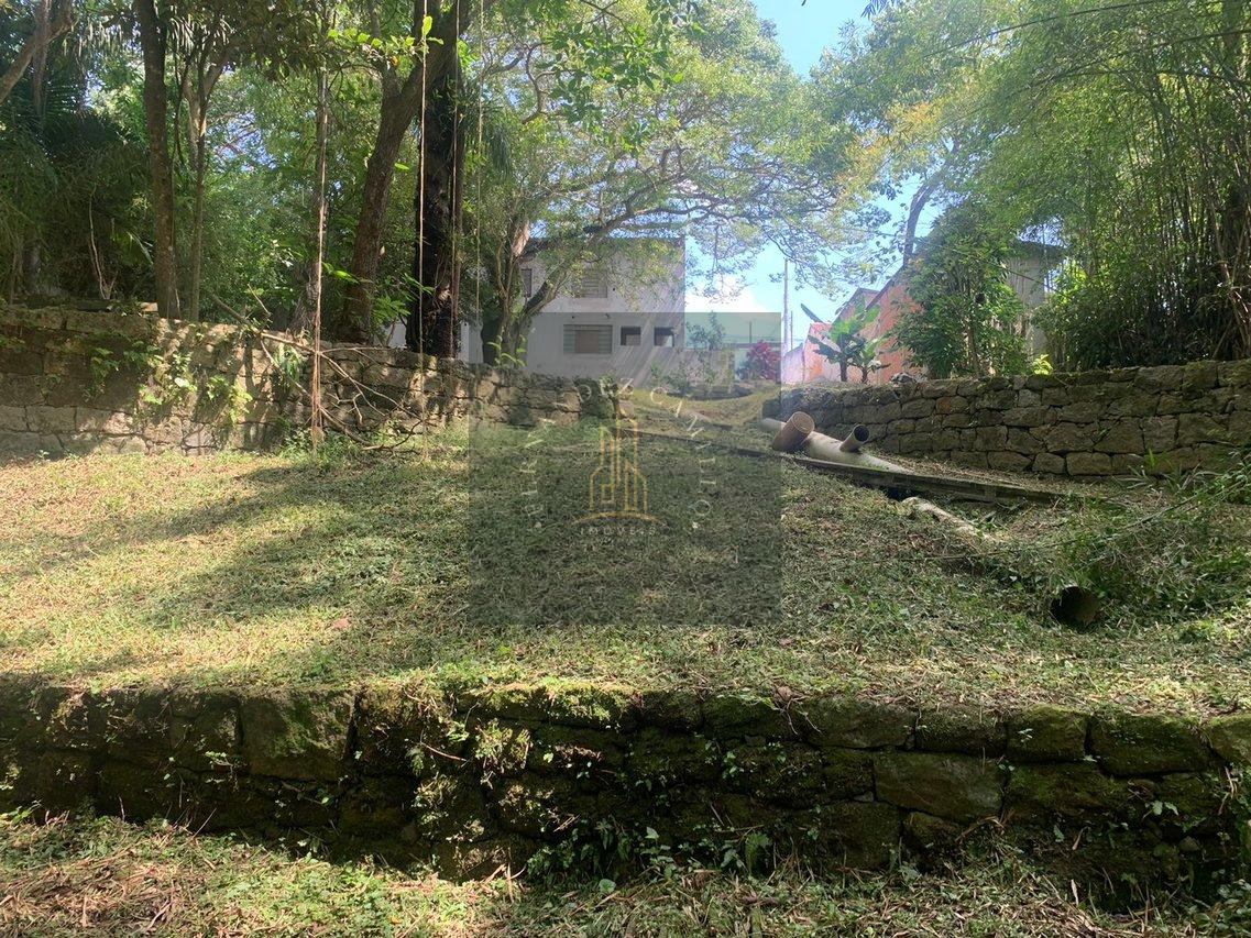 CHÁCARA 1.560M2 COM RESIDÊNCIA + GALPÃO 130M2 / EM ÁREA URBANA / DOC.100% Rua Waldir Carrião Soares Mogi das Cruzes - 