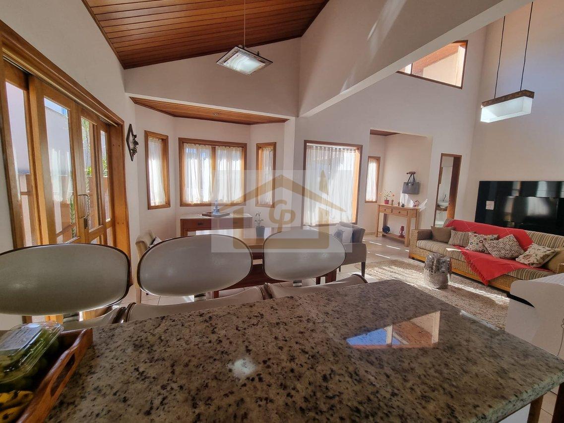 Casa Térrea, 3 quartos sendo um suíte, 2 vagas Clube Completo!!! Alameda José Alencar Gomes da Silva Cotia - 