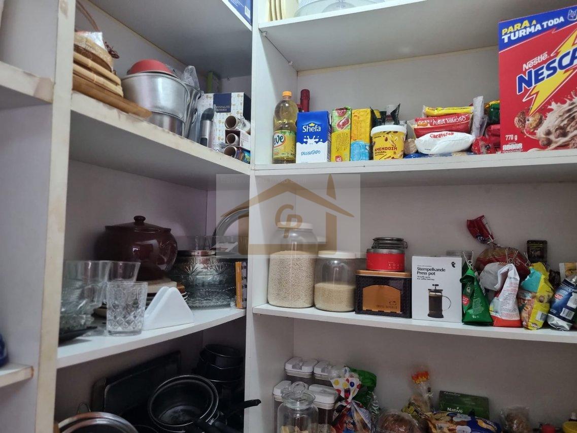 Casa Térrea, 3 quartos sendo um suíte, 2 vagas Clube Completo!!! Alameda José Alencar Gomes da Silva Cotia - 