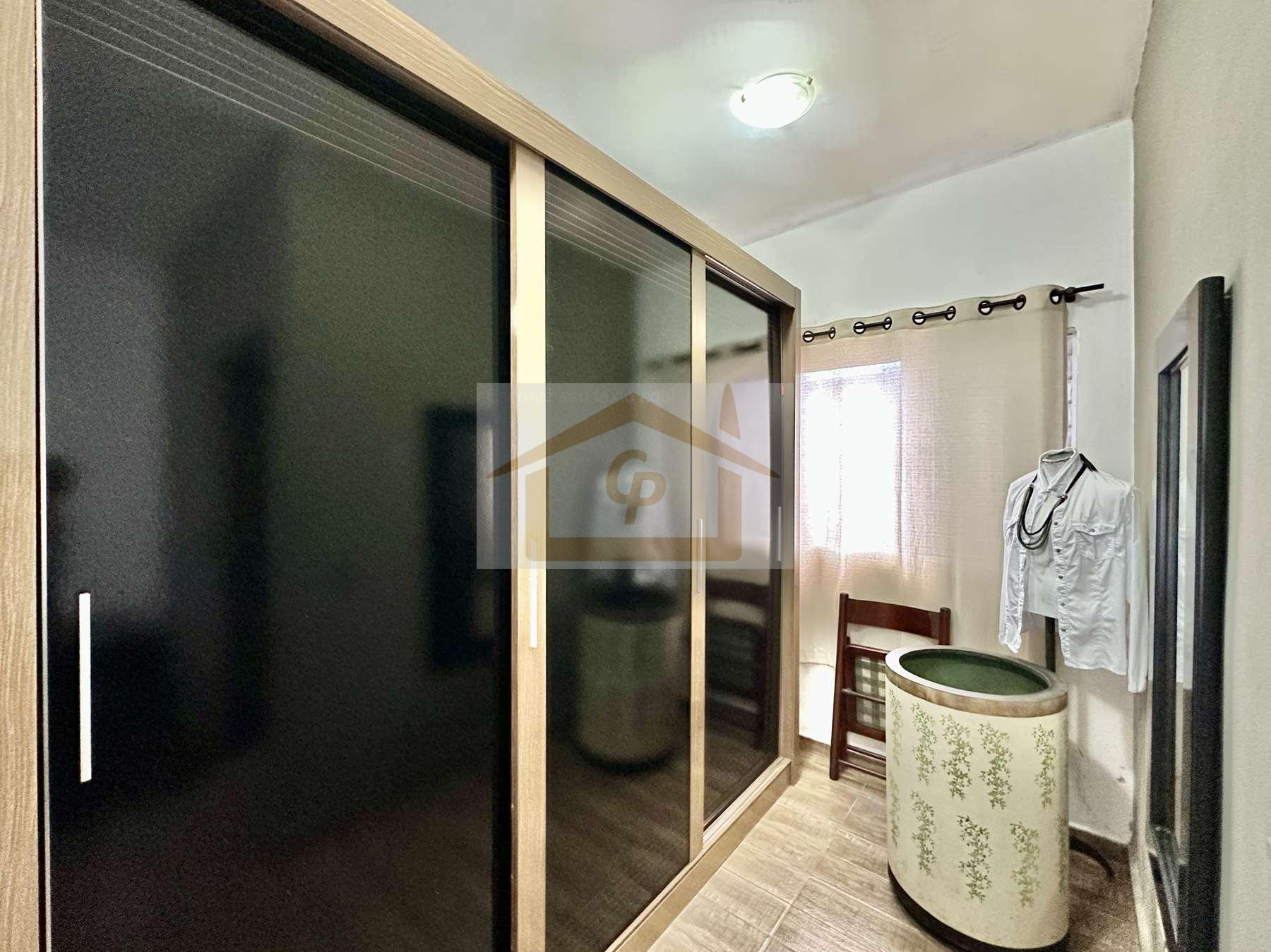 Casa T&eacute;rrea, 2 quartos sendo um su&iacute;te , condom&iacute;nio com Clube, 3 vagas Estrada Carlos Antônio Pereira de Castro Cotia - 