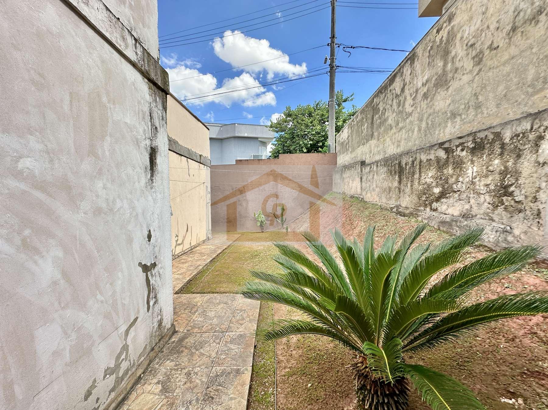 Casa T&eacute;rrea, 2 quartos sendo um su&iacute;te , condom&iacute;nio com Clube, 3 vagas Estrada Carlos Antônio Pereira de Castro Cotia - 