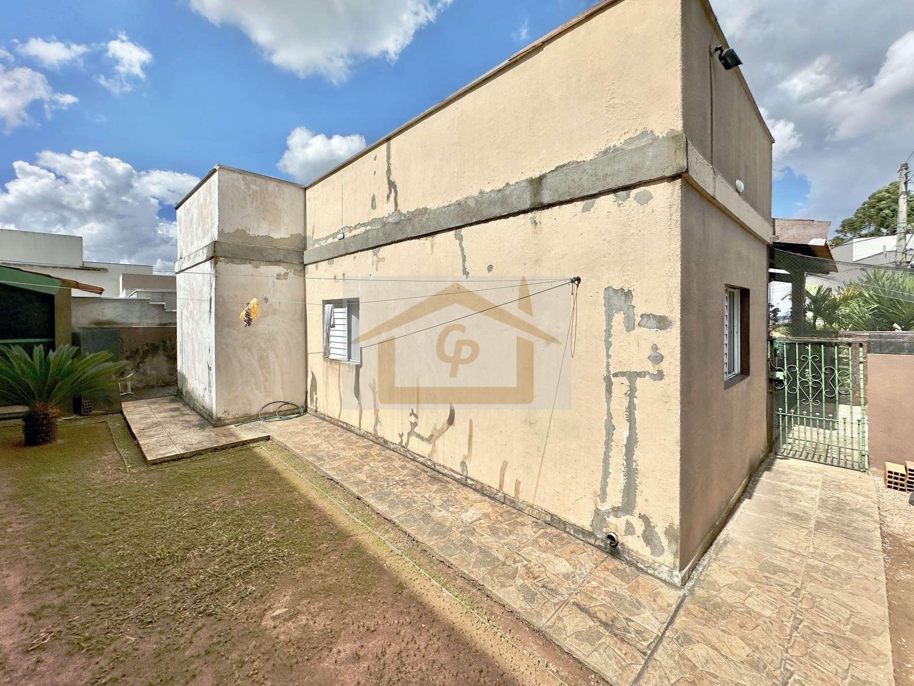Casa T&eacute;rrea, 2 quartos sendo um su&iacute;te , condom&iacute;nio com Clube, 3 vagas Estrada Carlos Antônio Pereira de Castro Cotia - 