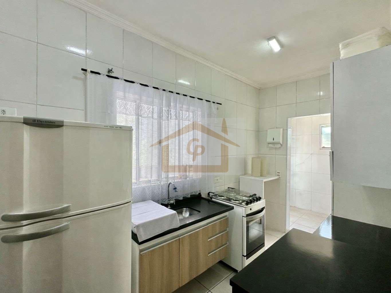 Casa T&eacute;rrea, 2 quartos sendo um su&iacute;te , condom&iacute;nio com Clube, 3 vagas Estrada Carlos Antônio Pereira de Castro Cotia - 