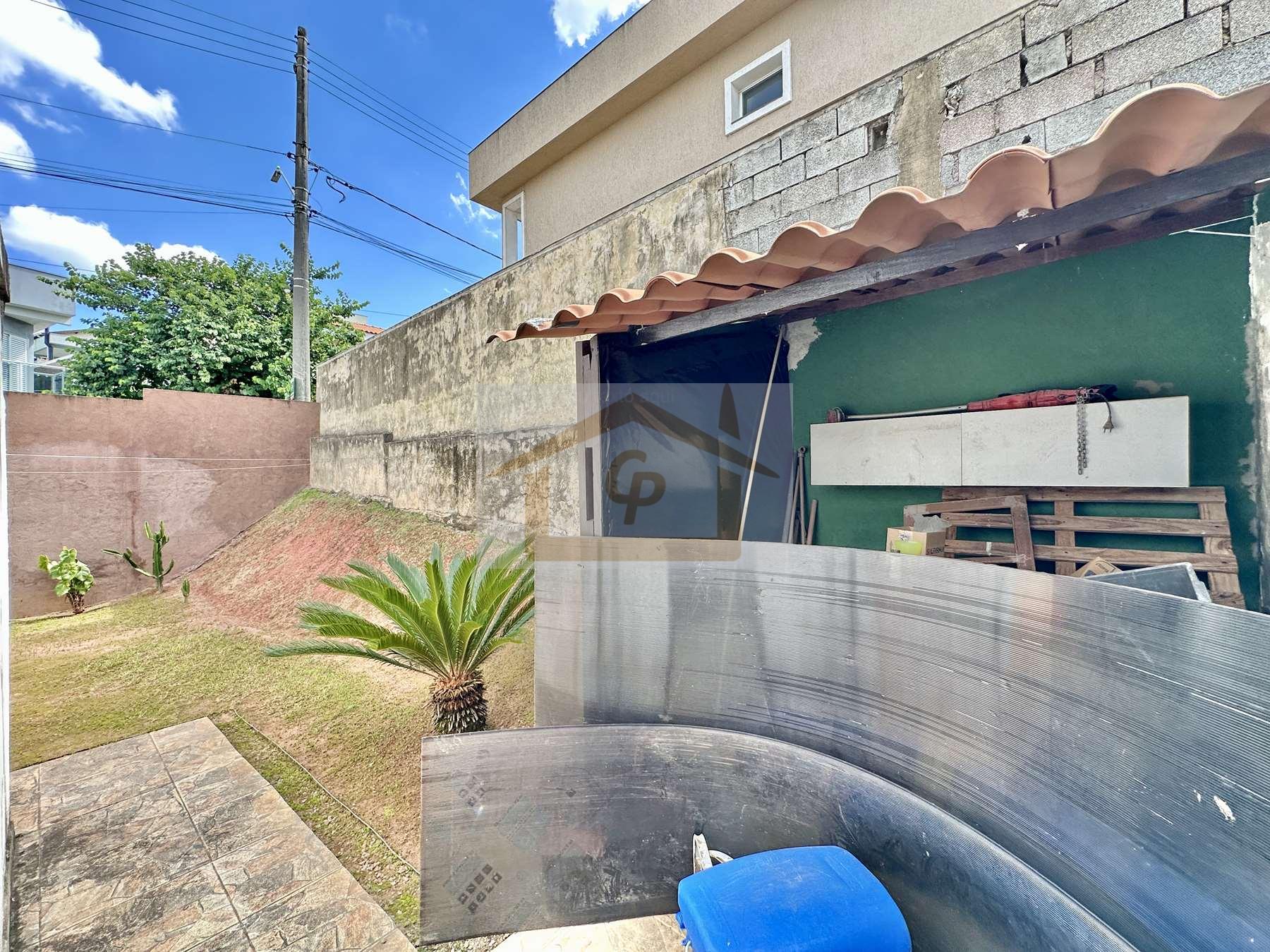 Casa T&eacute;rrea, 2 quartos sendo um su&iacute;te , condom&iacute;nio com Clube, 3 vagas Estrada Carlos Antônio Pereira de Castro Cotia - 
