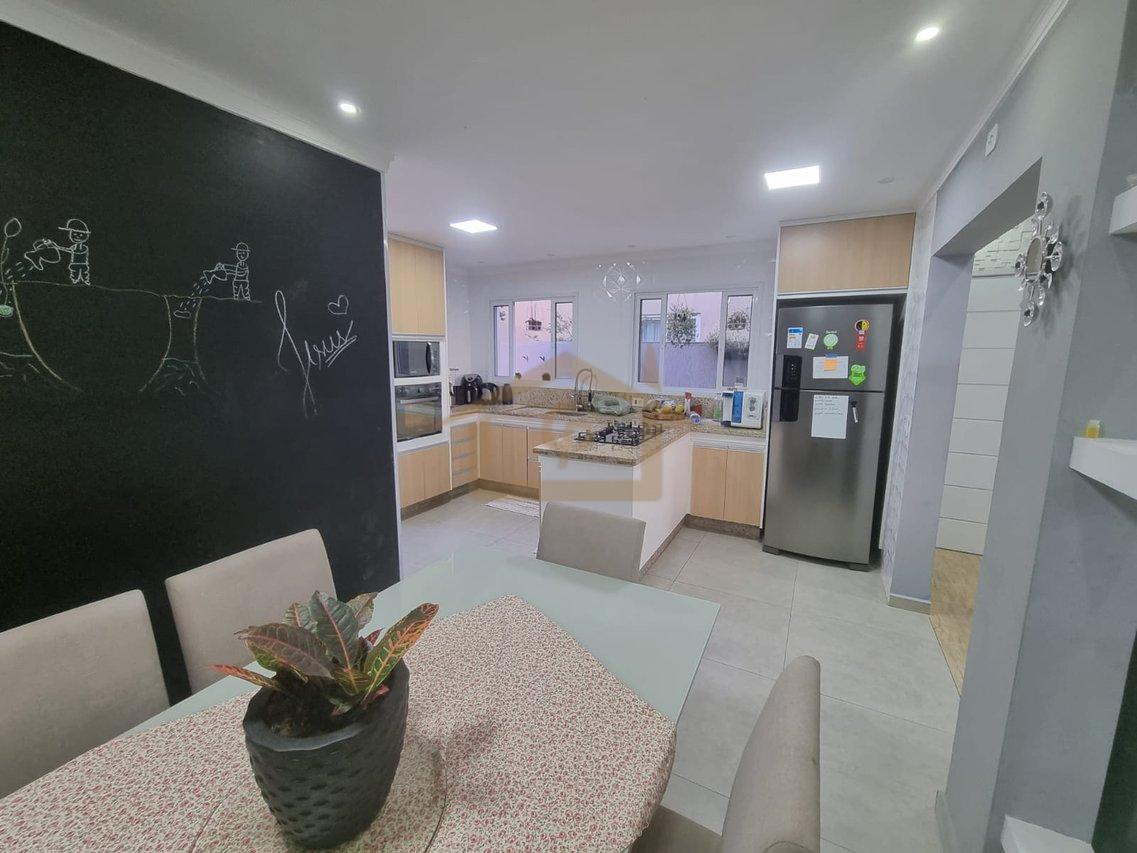 Residencial com clube, casa com 4 quartos, sendo 3 suítes, 6 vagas Alameda Murilo Robles Escolástico Cotia - 
