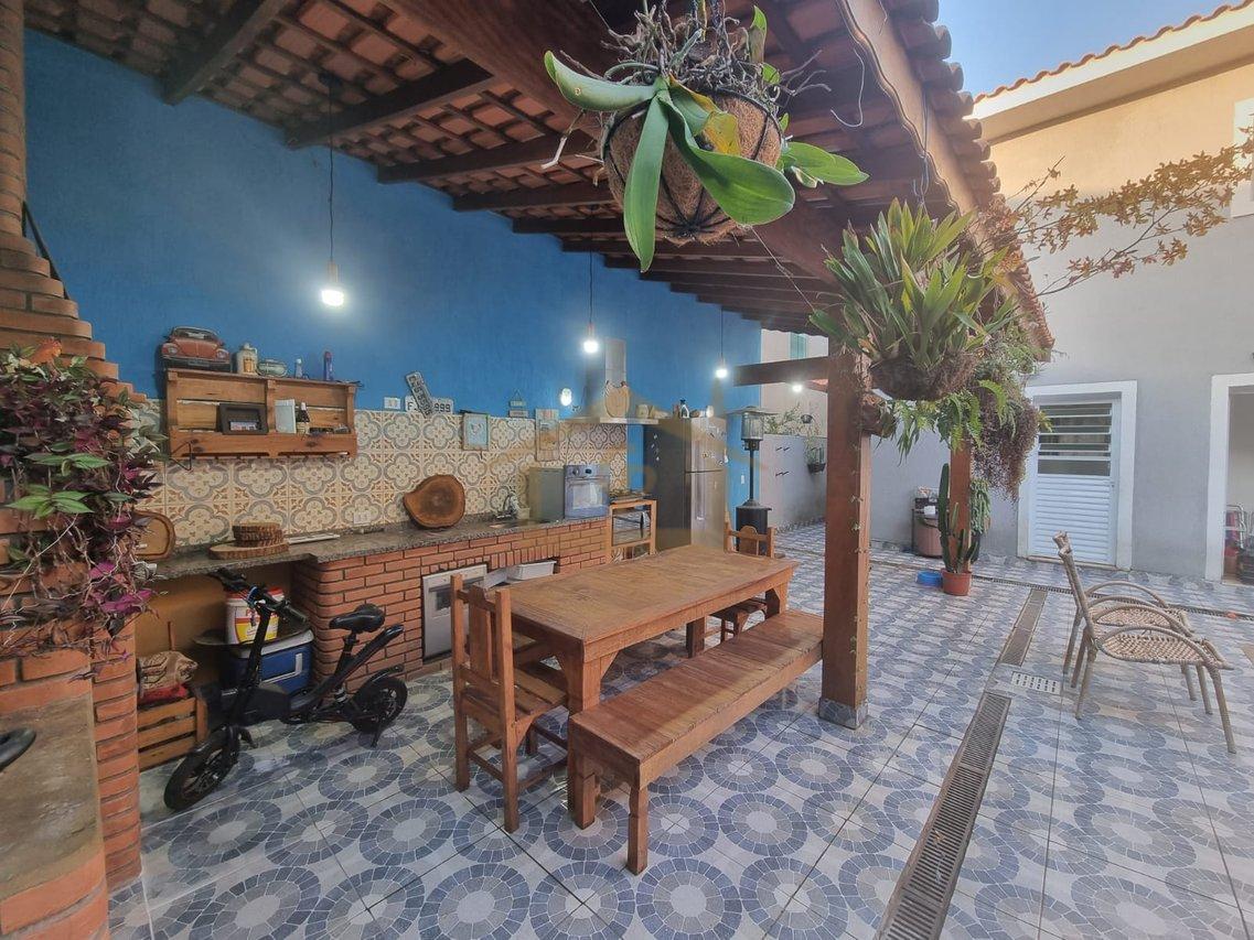 Residencial com clube, casa com 4 quartos, sendo 3 suítes, 6 vagas Alameda Murilo Robles Escolástico Cotia - 