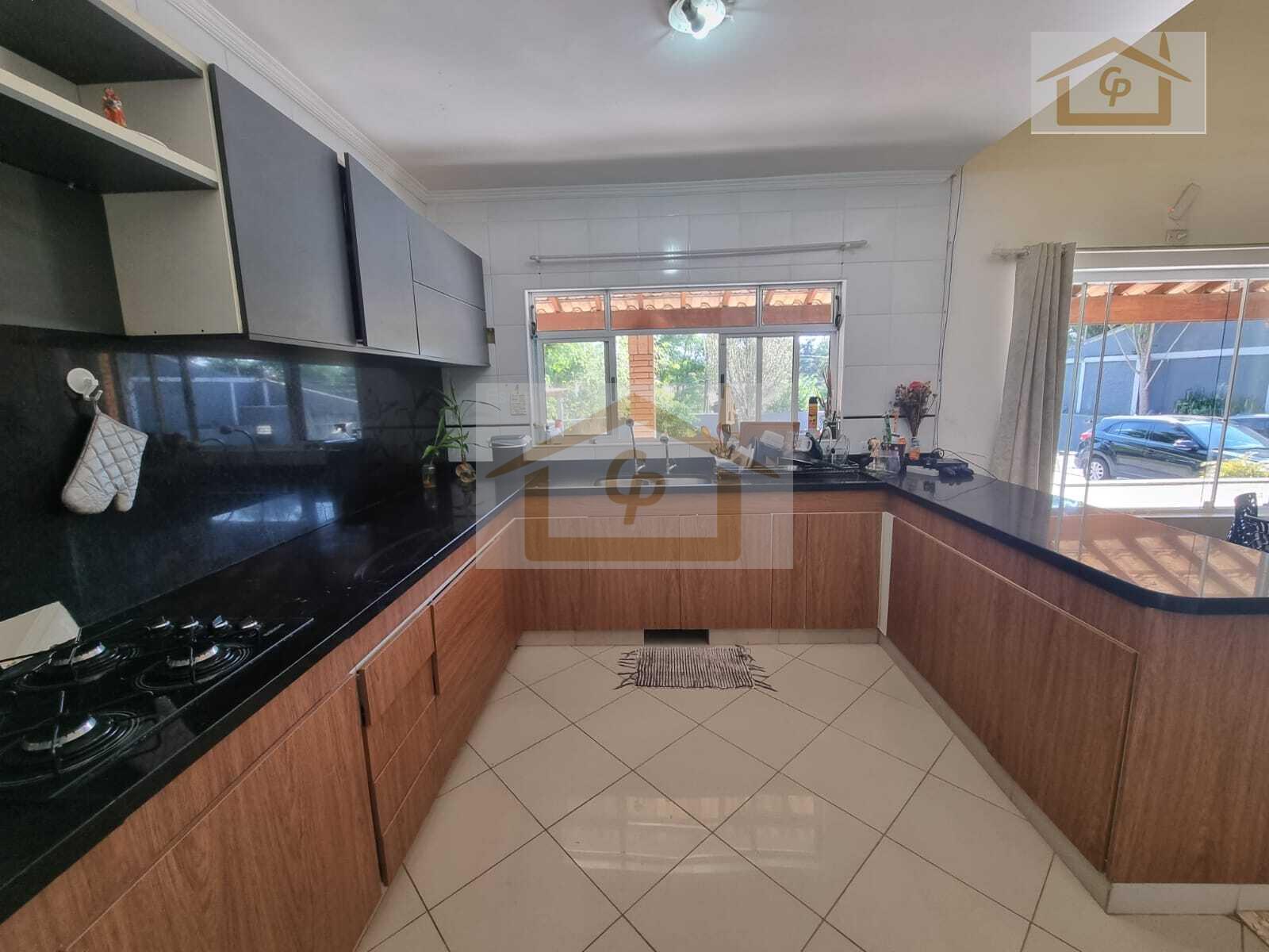 Casa, 4 quartos, 326 m² - Foto 1