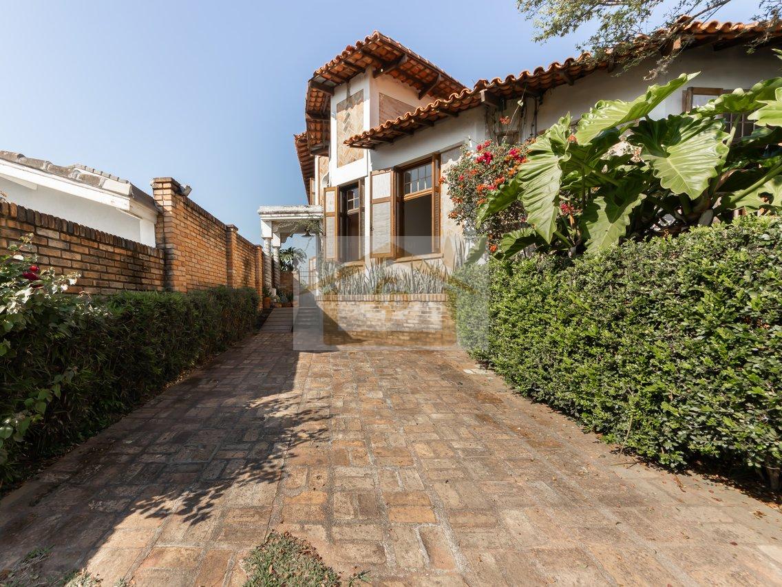 Casa inspirada na região Italiana da Toscana , 4 suítes *escritório, 4 vagas Rua Diamante Jandira - 