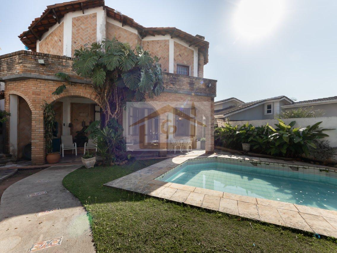Casa inspirada na região Italiana da Toscana , 4 suítes *escritório, 4 vagas Rua Diamante Jandira - 