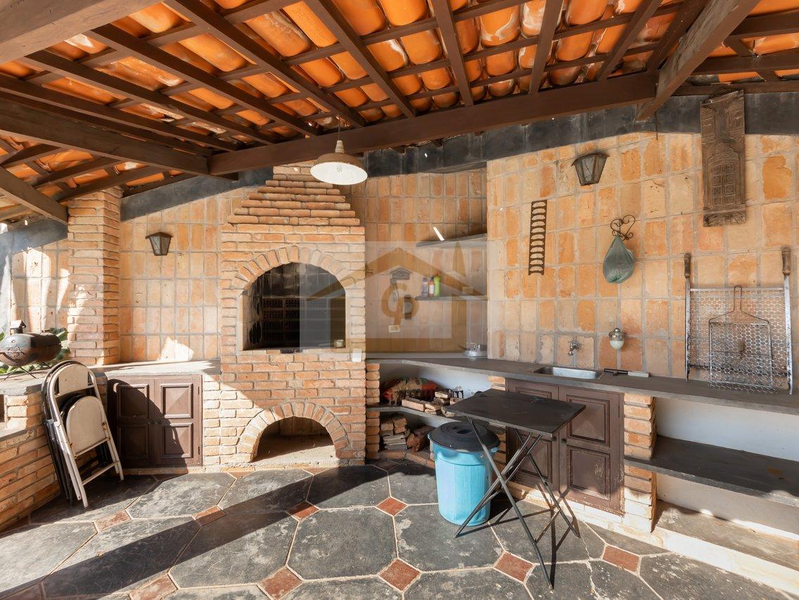 Casa inspirada na região Italiana da Toscana , 4 suítes *escritório, 4 vagas Rua Diamante Jandira - 
